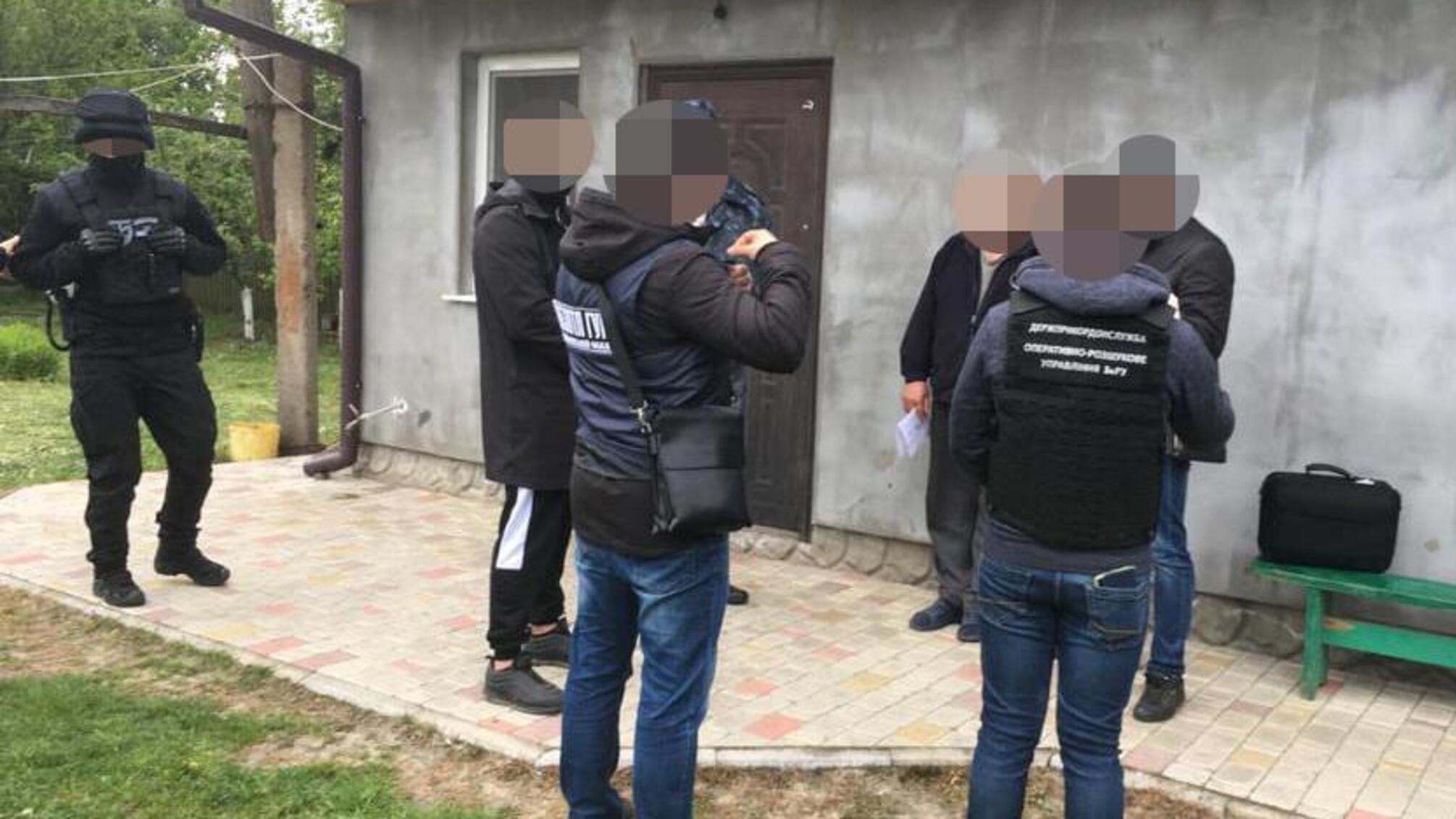 Правоохоронці припинили діяльність осіб, які відправляли людей в трудове рабство