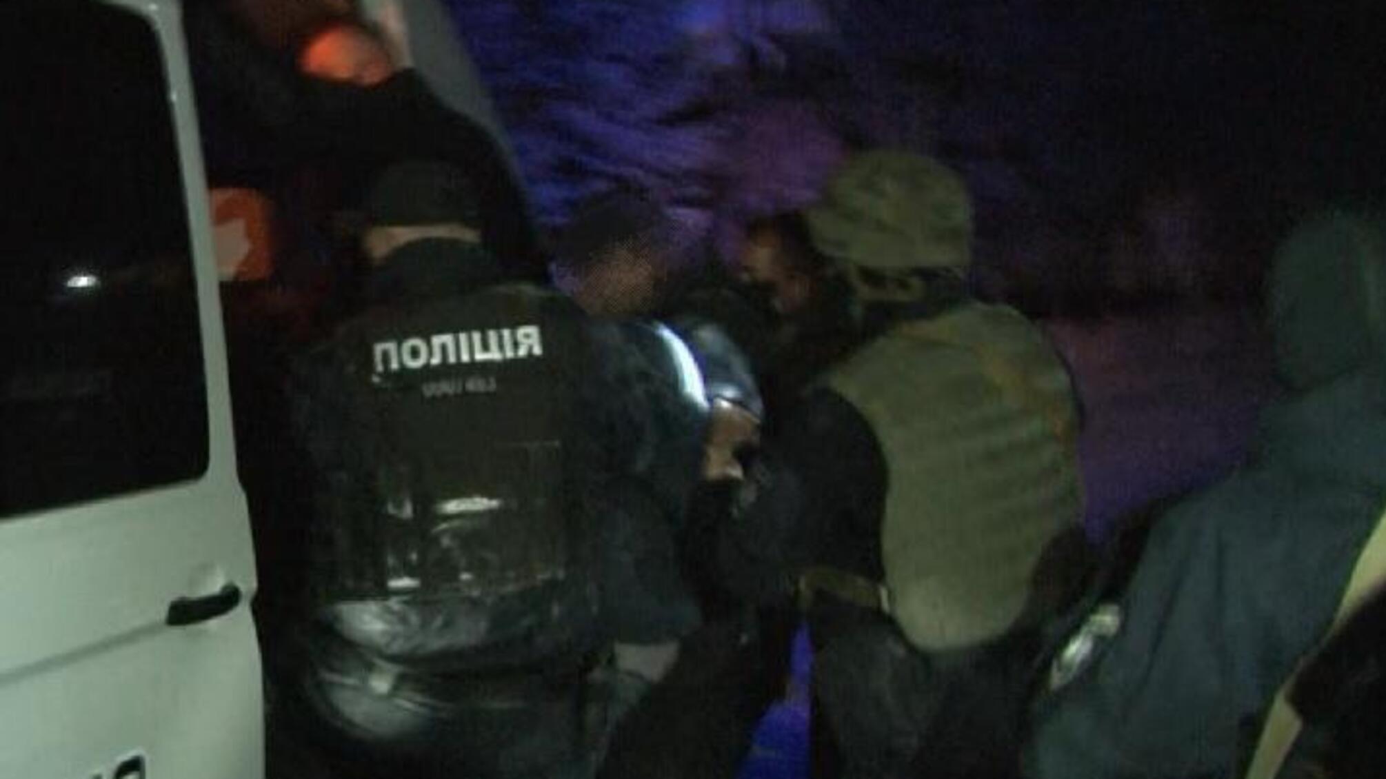 Поліцейські Львівщини затримали зловмисника, який погрожував підірвати ресторан у Винниках