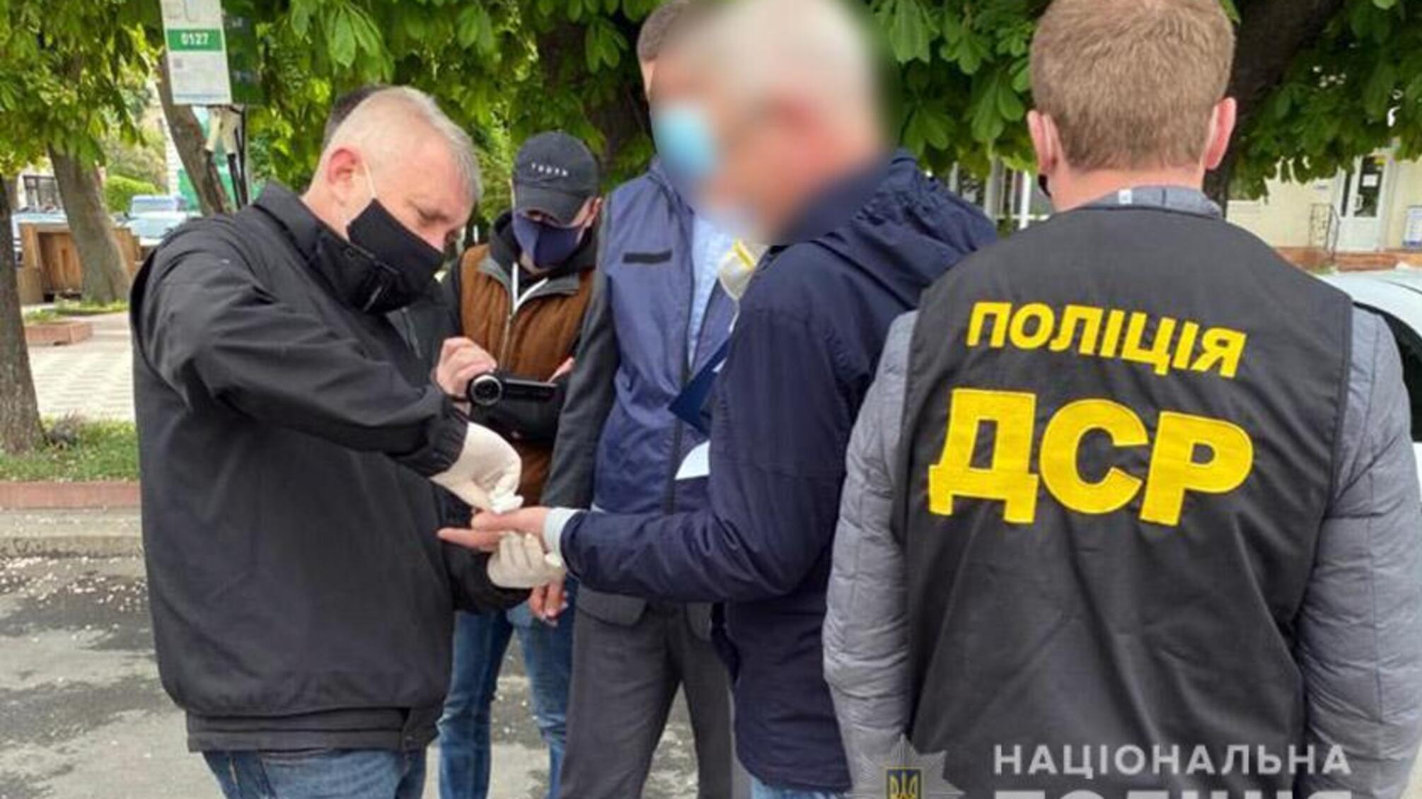 У Хмельницькому поліція затримала посадовця Хмельницької облдержадміністрації під час отримання неправомірної вигоди