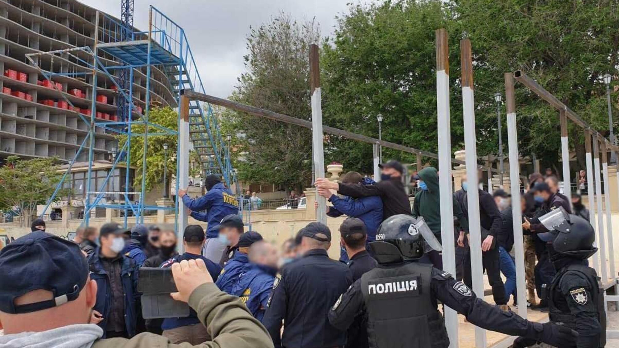 Поліцейські припинили порушення правопорядку на одеському узбережжі