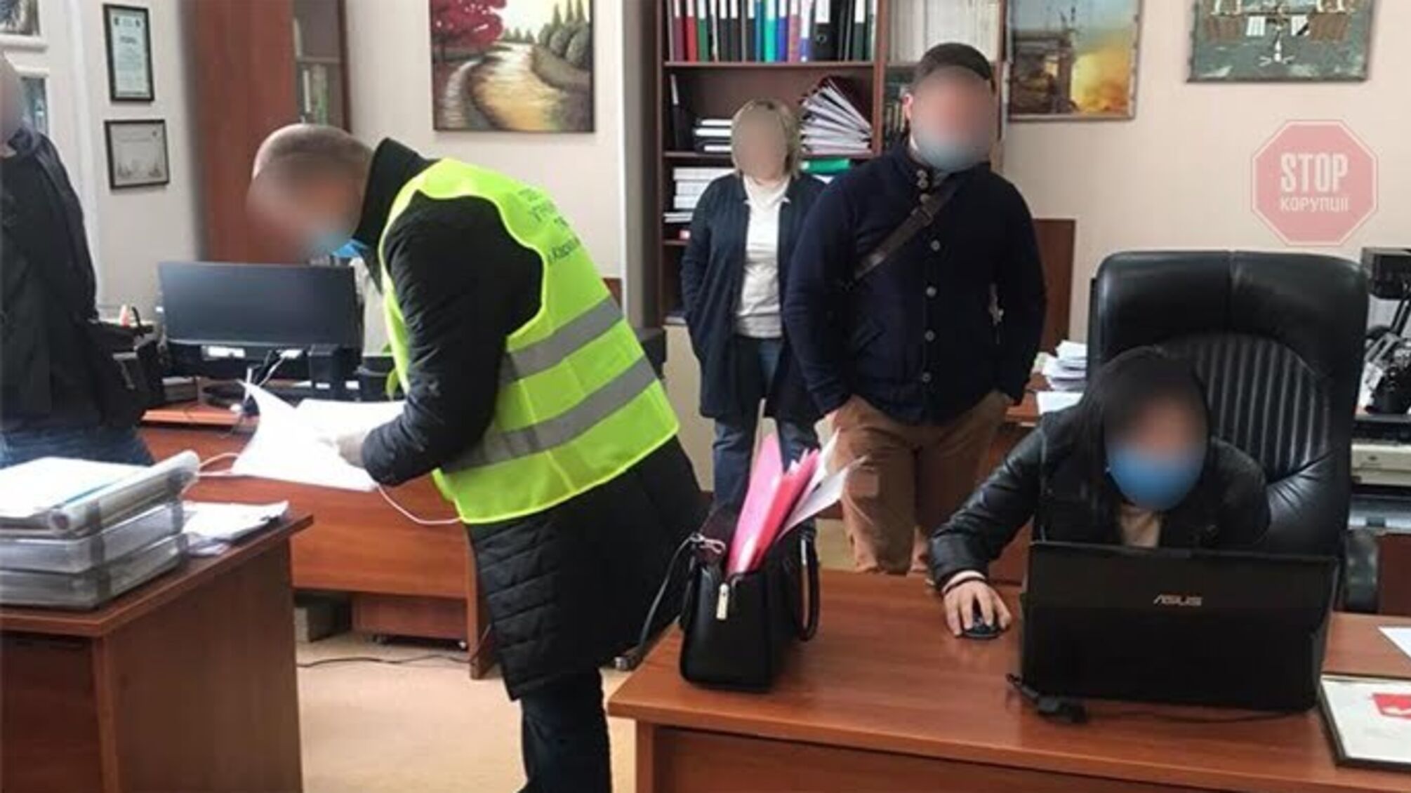 800 тисяч збитків: у харківських чиновників провели одночасно 20 обшуків (фото)