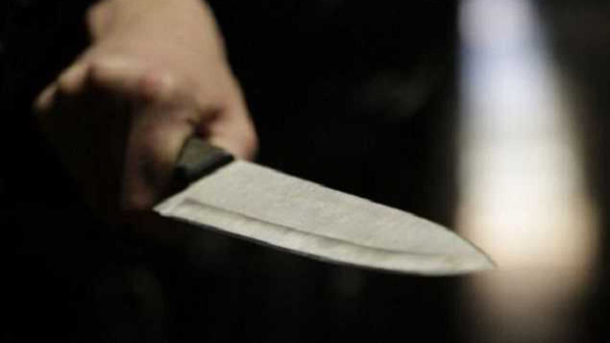 Проникнувший на танкер в Одессе злоумышленник ранил полицейского ножом