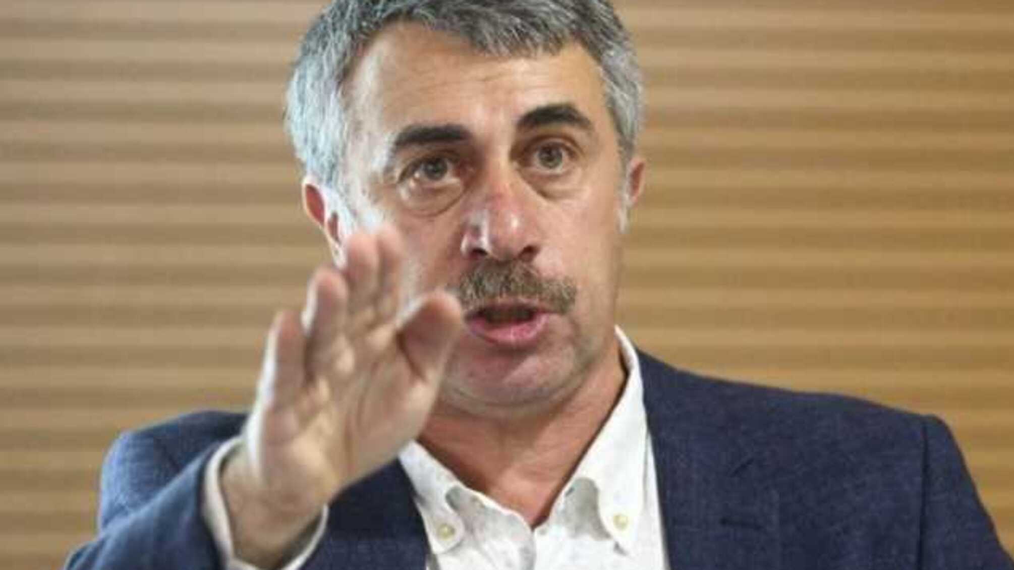 Лишать пенсии пожилых людей за выход на улицу, – Комаровский