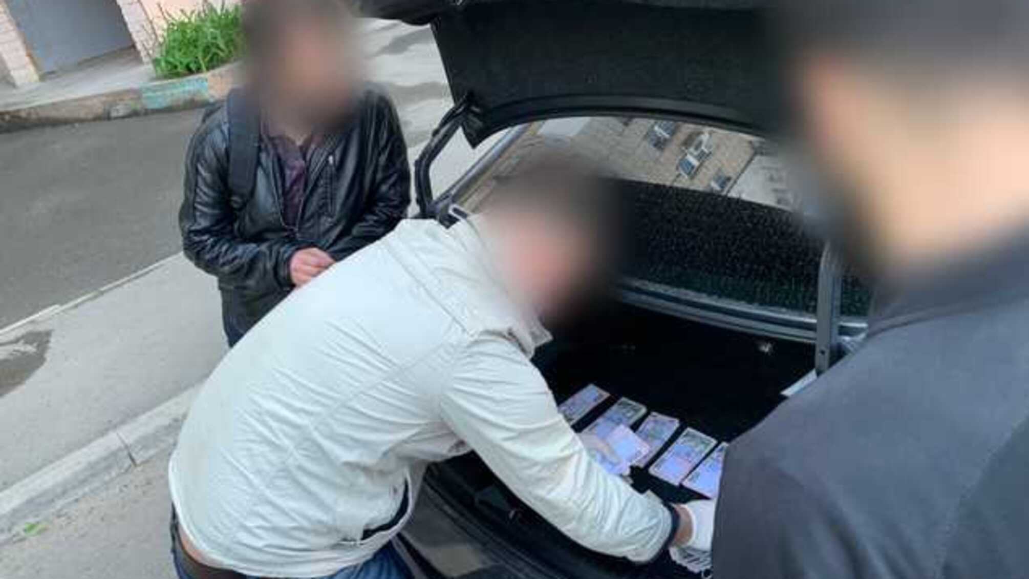 Чиновника сельсовета в Днепропетровской области задержали во время получения взятки