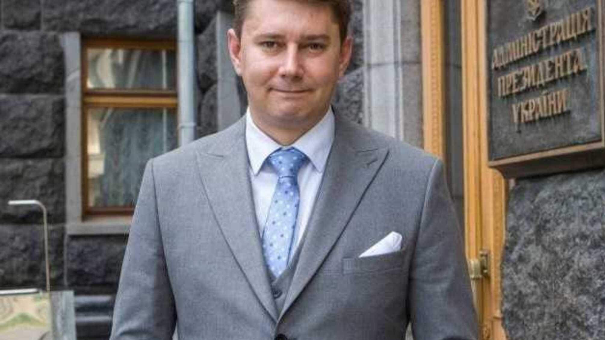 Замглавы ОП Костюк о подборе кадров: 'Свадебный фотограф' или 'тамада' точно лучше, чем 'красный директор' или 'крепкий хозяйственник'