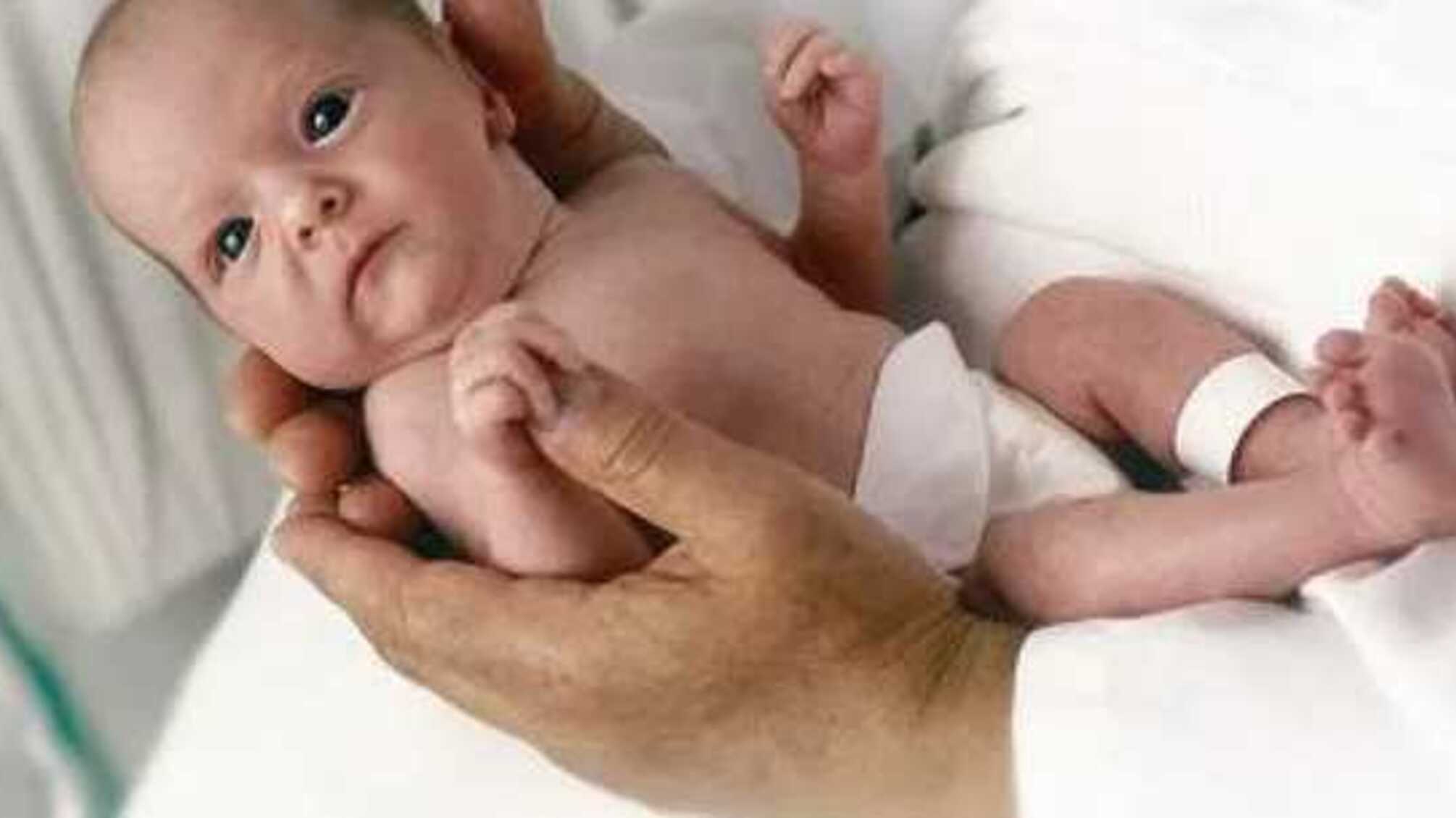 Из Украины вывезут младенцев, рожденных от суррогатных матерей во время карантина, - Денисова