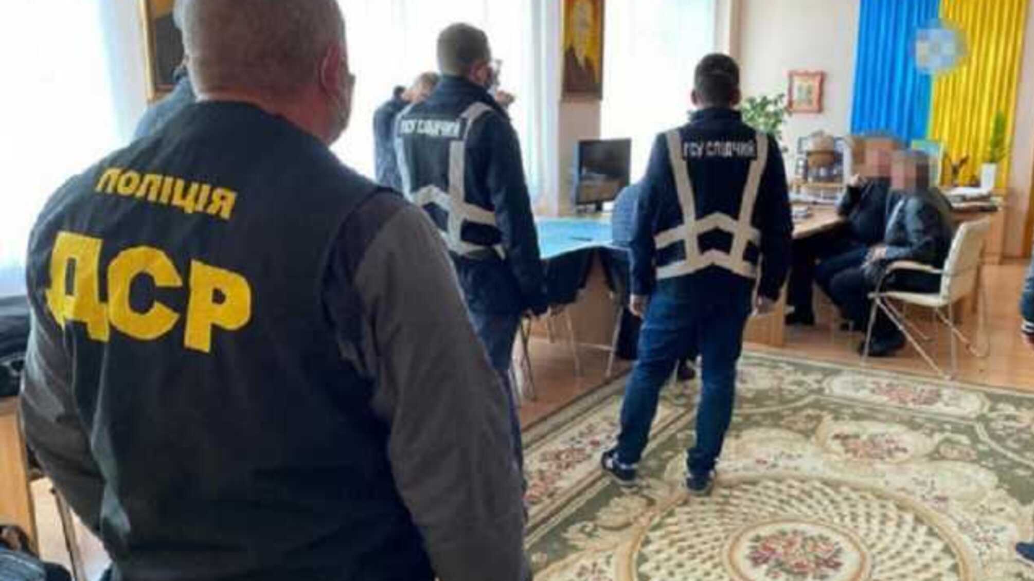 Ректора и проректора университета в Харькове поймали на 300-тысячной взятке