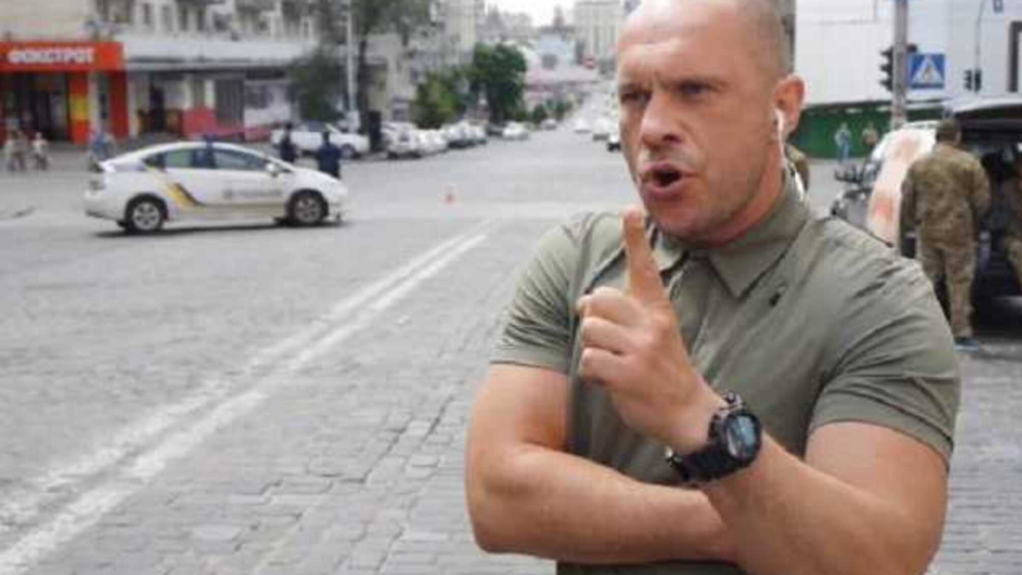 «Сейчас я положу свое депутатское удостоверение, и набью тебе еб@ло!»: Кива у стен Рады обматерил украинцев