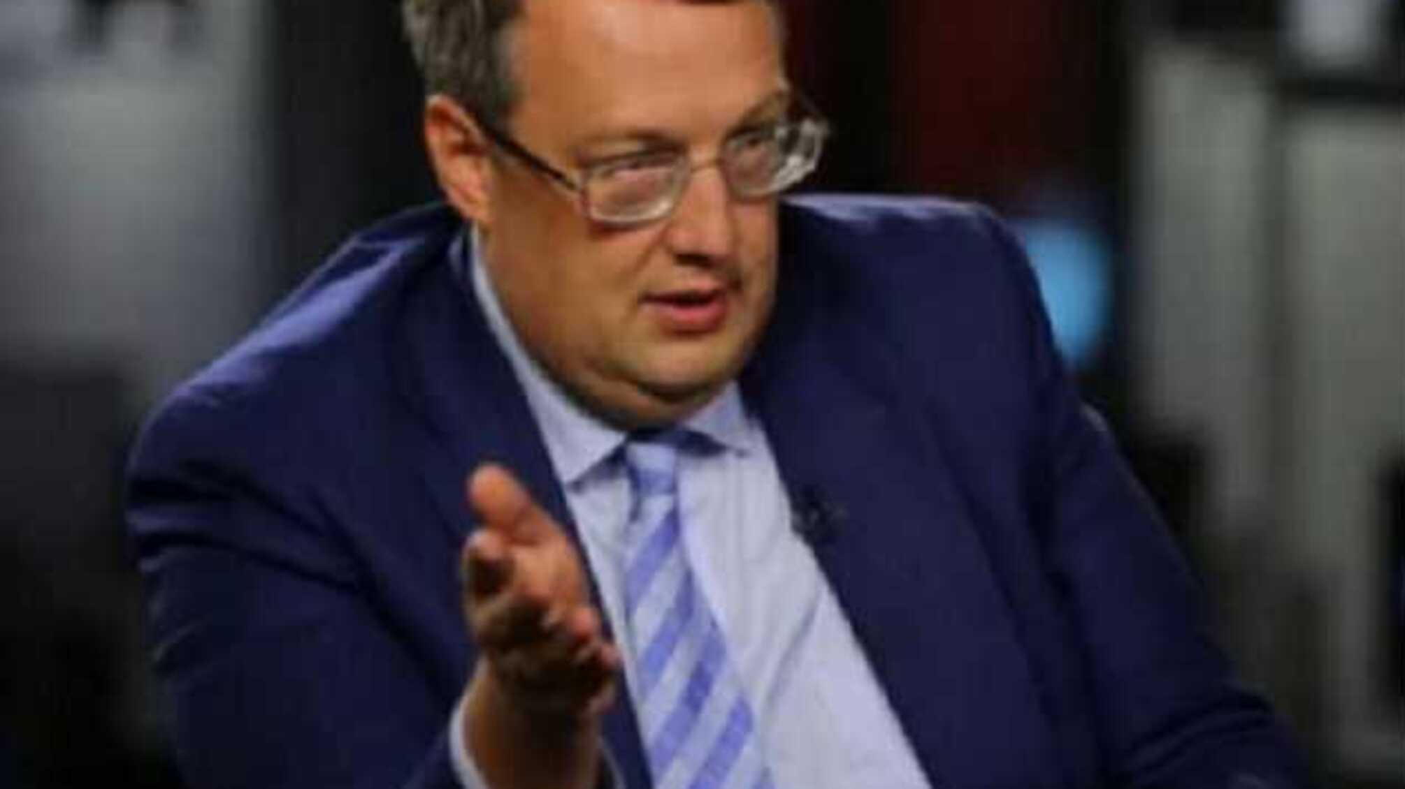 Геращенко заявил, что полицейских будут бить током, прежде чем допустить к работе с электрошокерами
