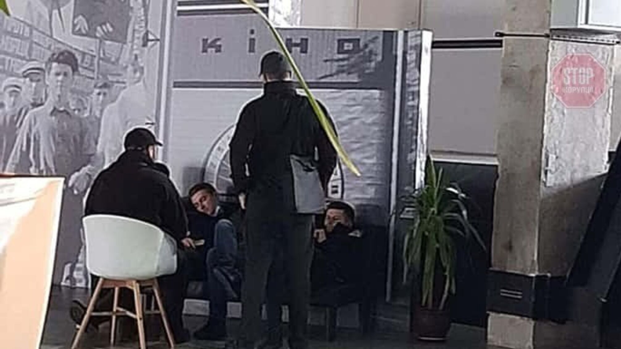 СБУ проводить обшуки у центрі Довженка (фото)