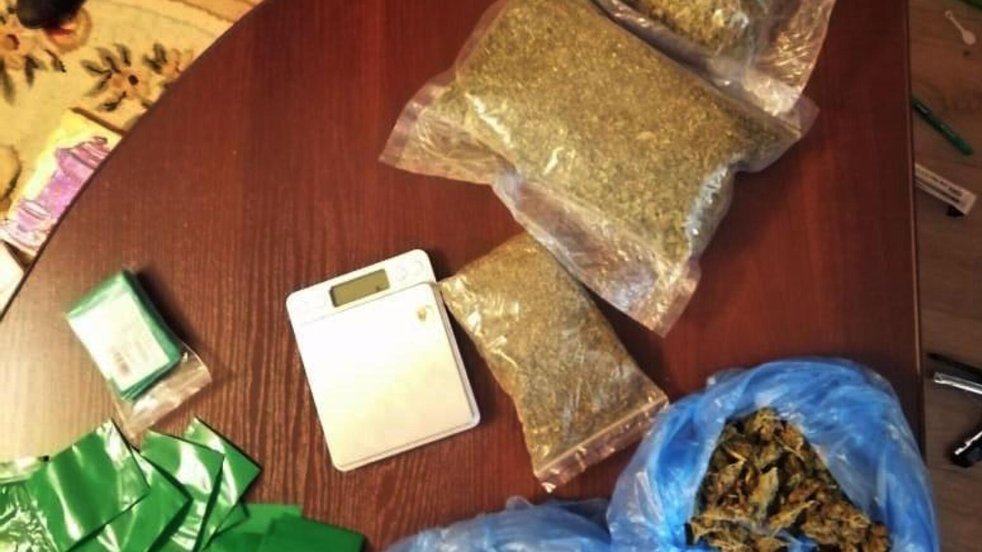 На Херсонщині поліцейські заблокували діяльність інтернет-ресурсу з продажу марихуани і ЛСД