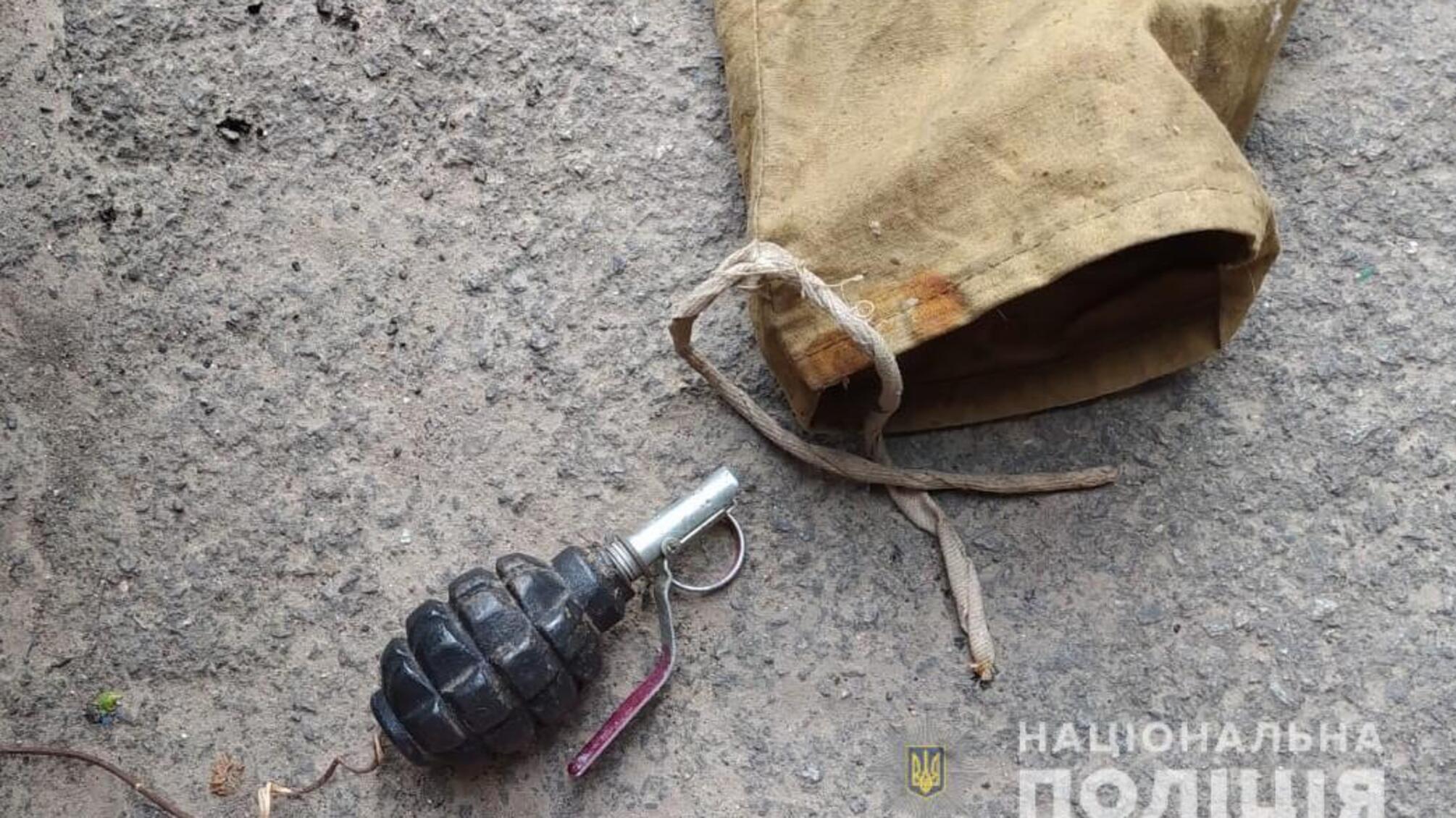 Поліцейські вилучили у жителя Овідіопольського району заборонені предмети та речовини