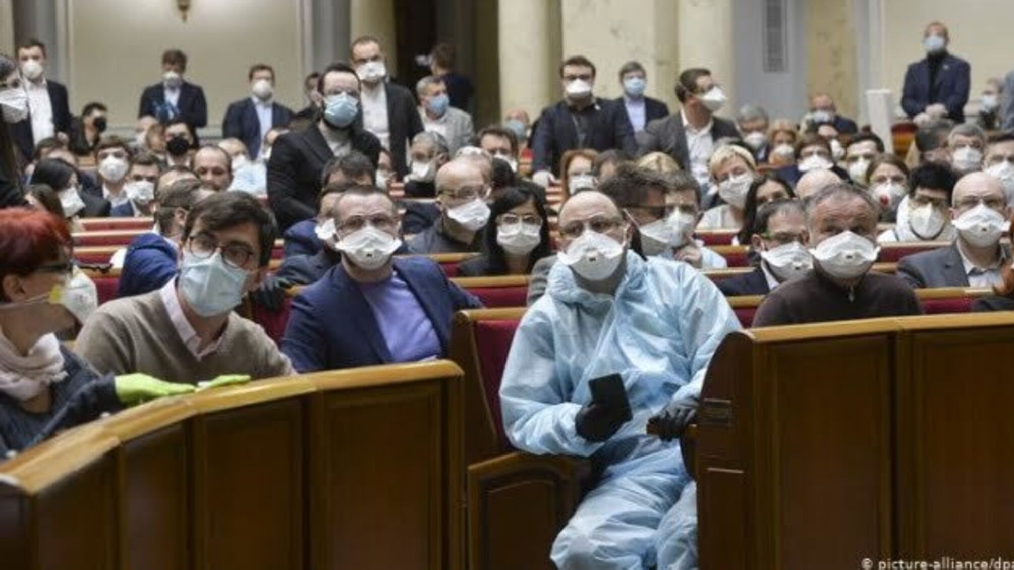 Хворих на коронавірус депутатів у Раді немає — Разумков