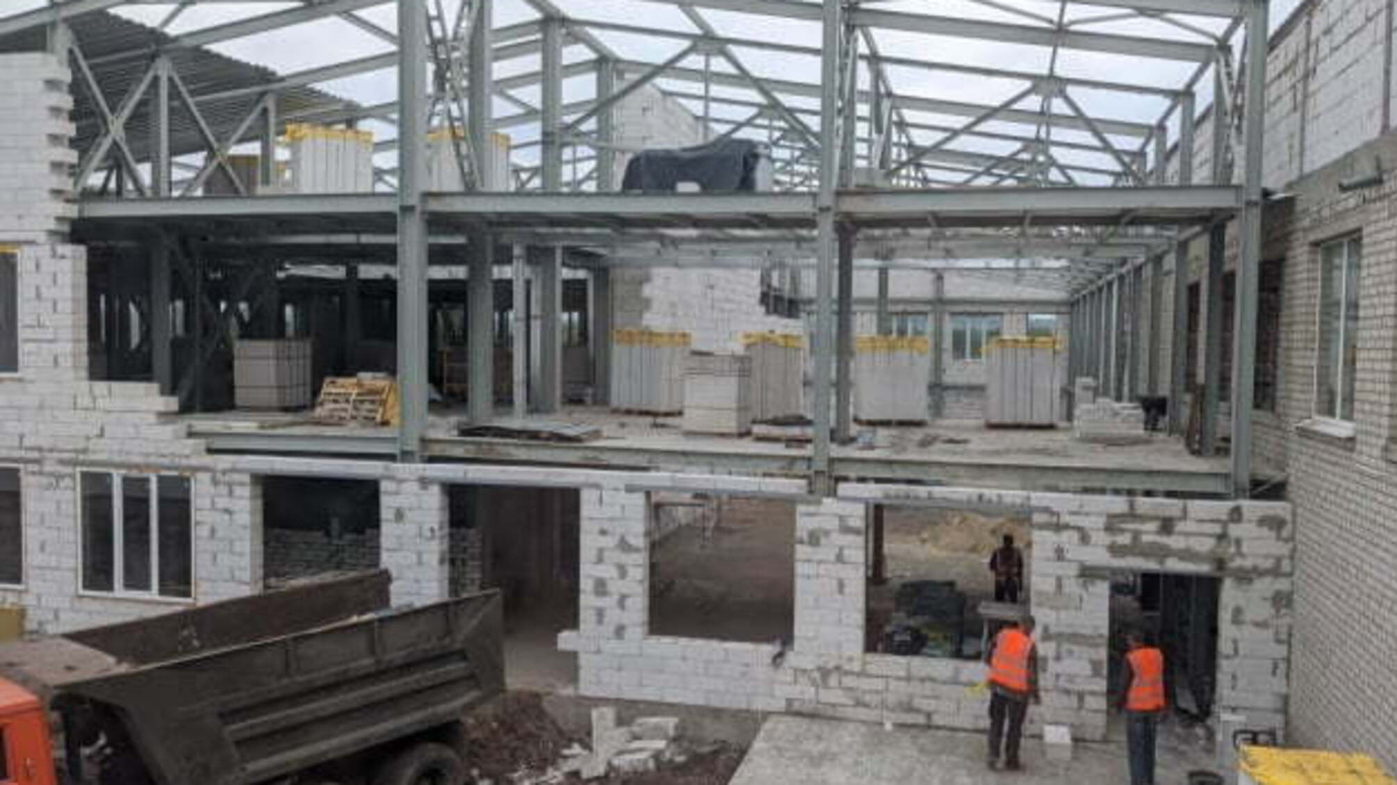 У школі на Харківщині зводять новий двоповерховий корпус