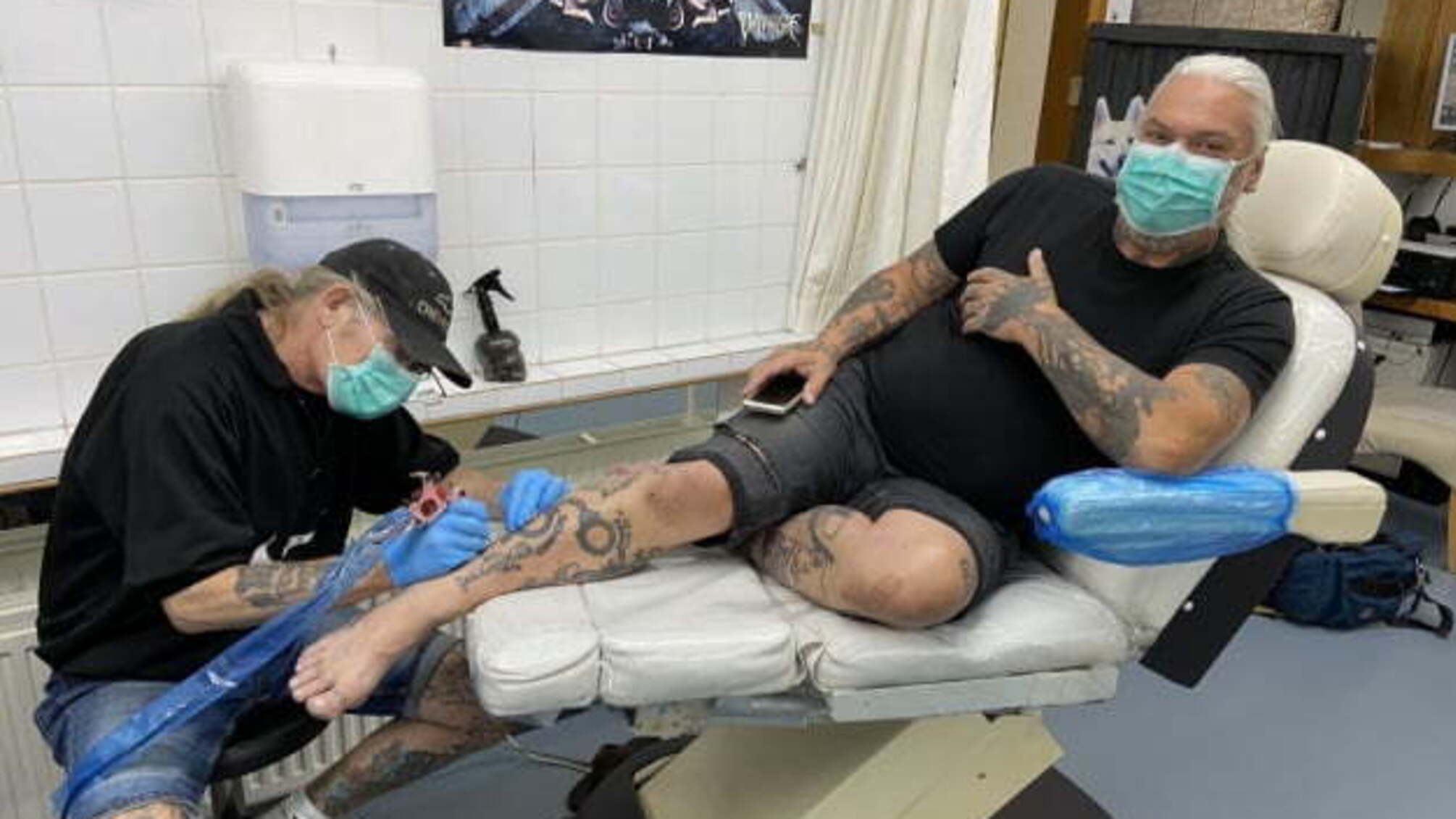 Коронавірус стає популярною темою в тату-салонах Нідерландів