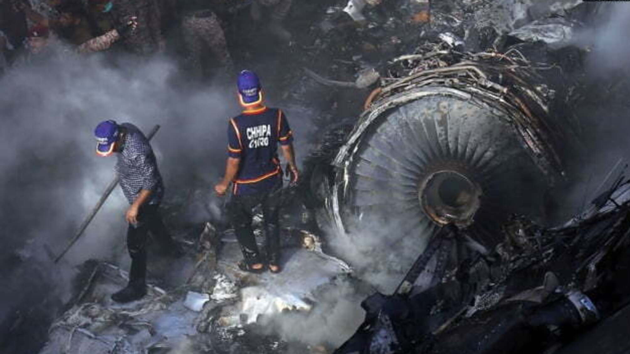Пакистан підтвердив загибель щонайменше 76 осіб в авіакатастрофі біля Карачі