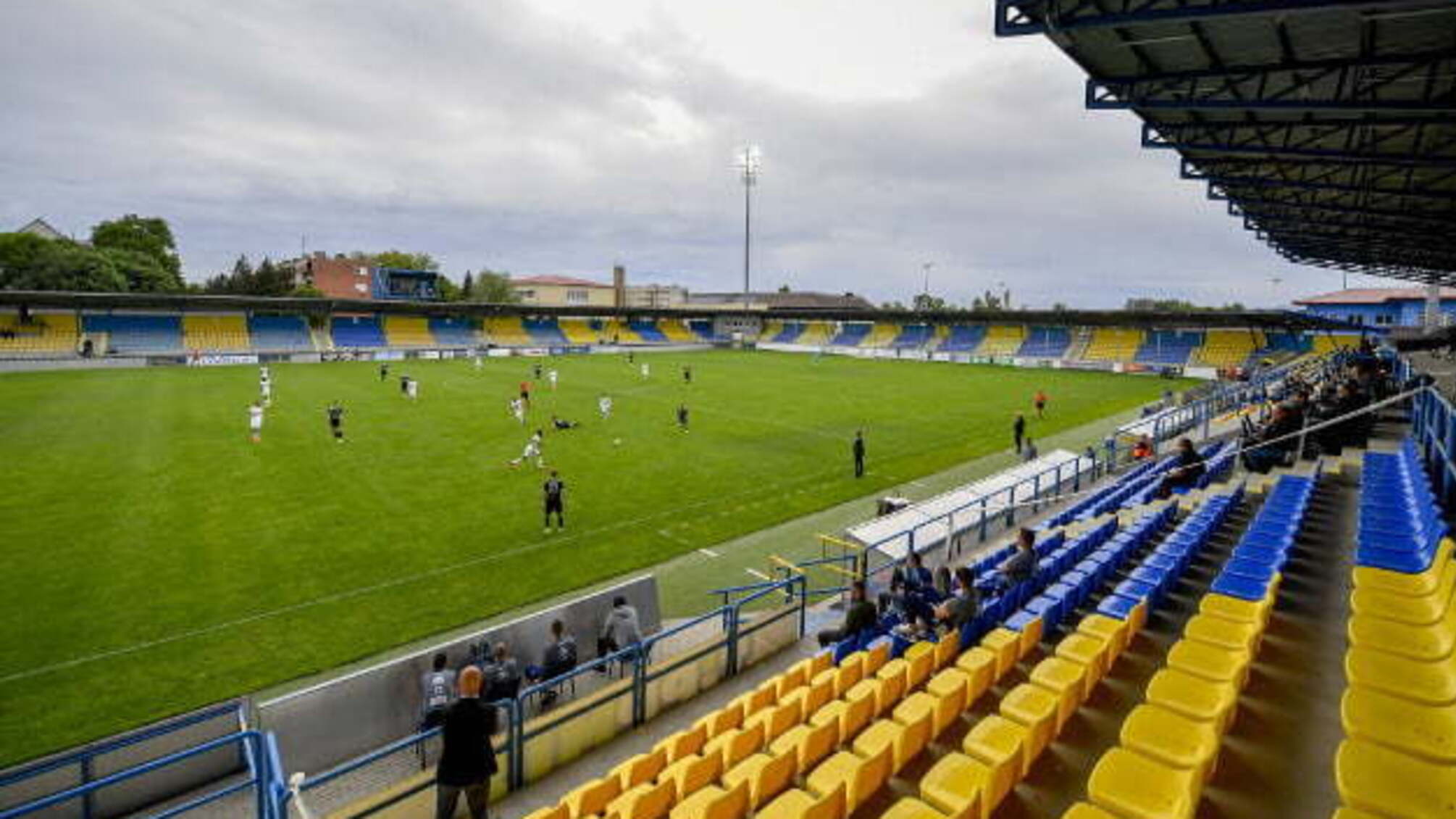 В Угорщині відкривають стадіони для вболівальників