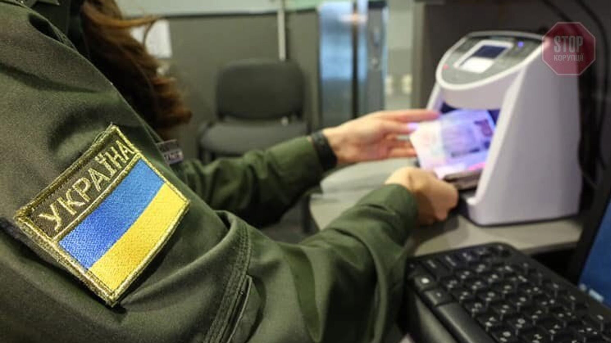 За минулу добу з-за кордону в Україну повернулось майже 1300 громадян