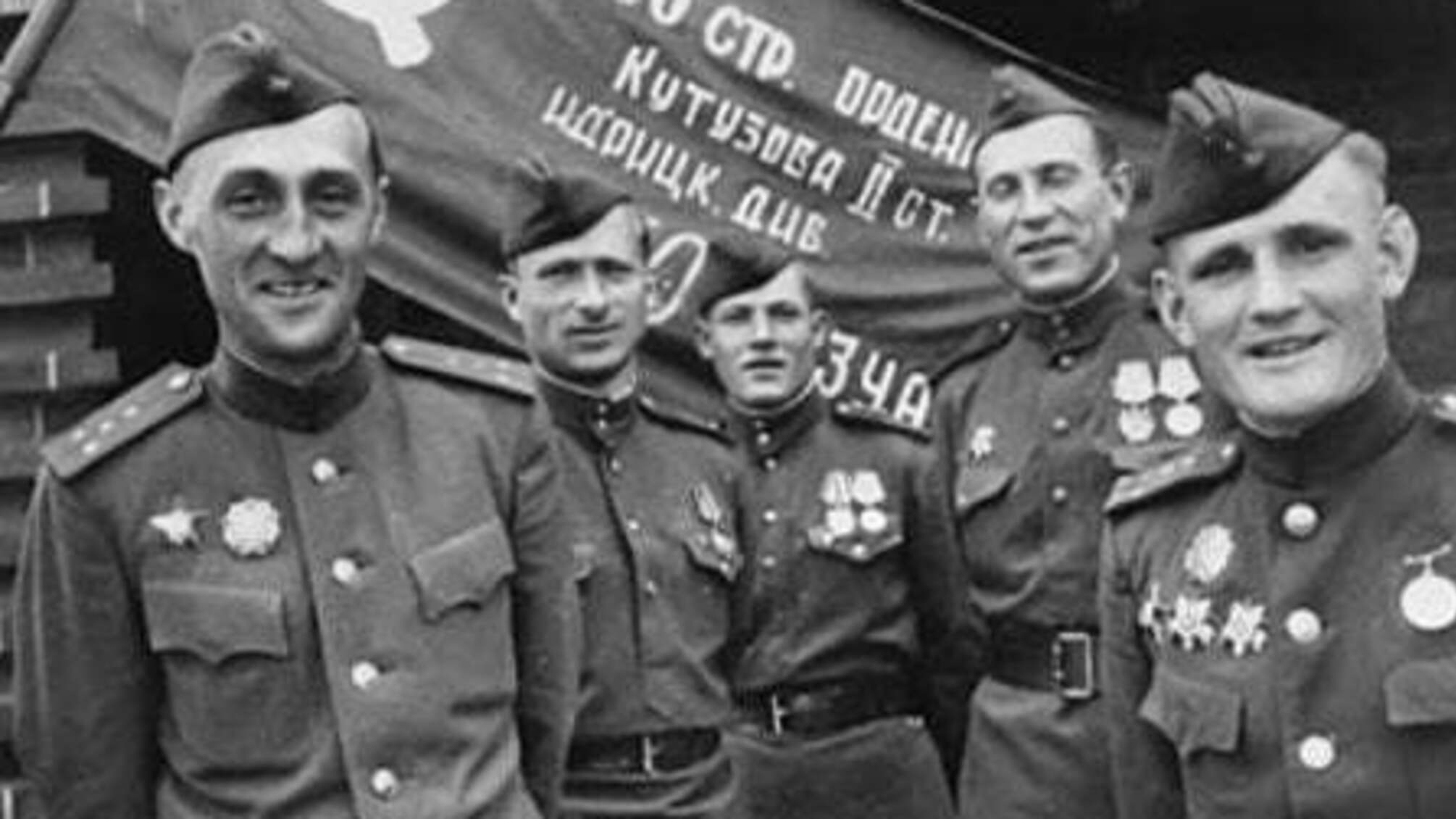 Прапор перемоги - російський фейк. 'Прапороносці' не штурмували Рейхстаг8