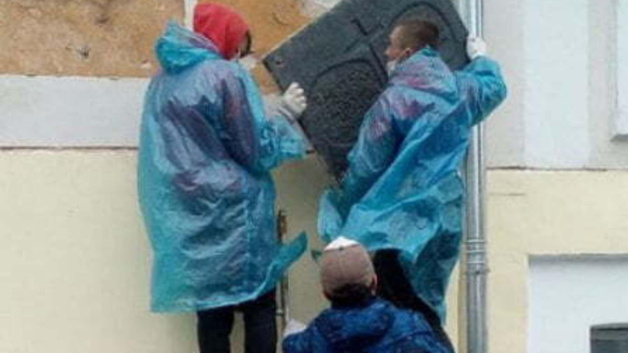 Зняли меморіальні дошки жертвам Катині