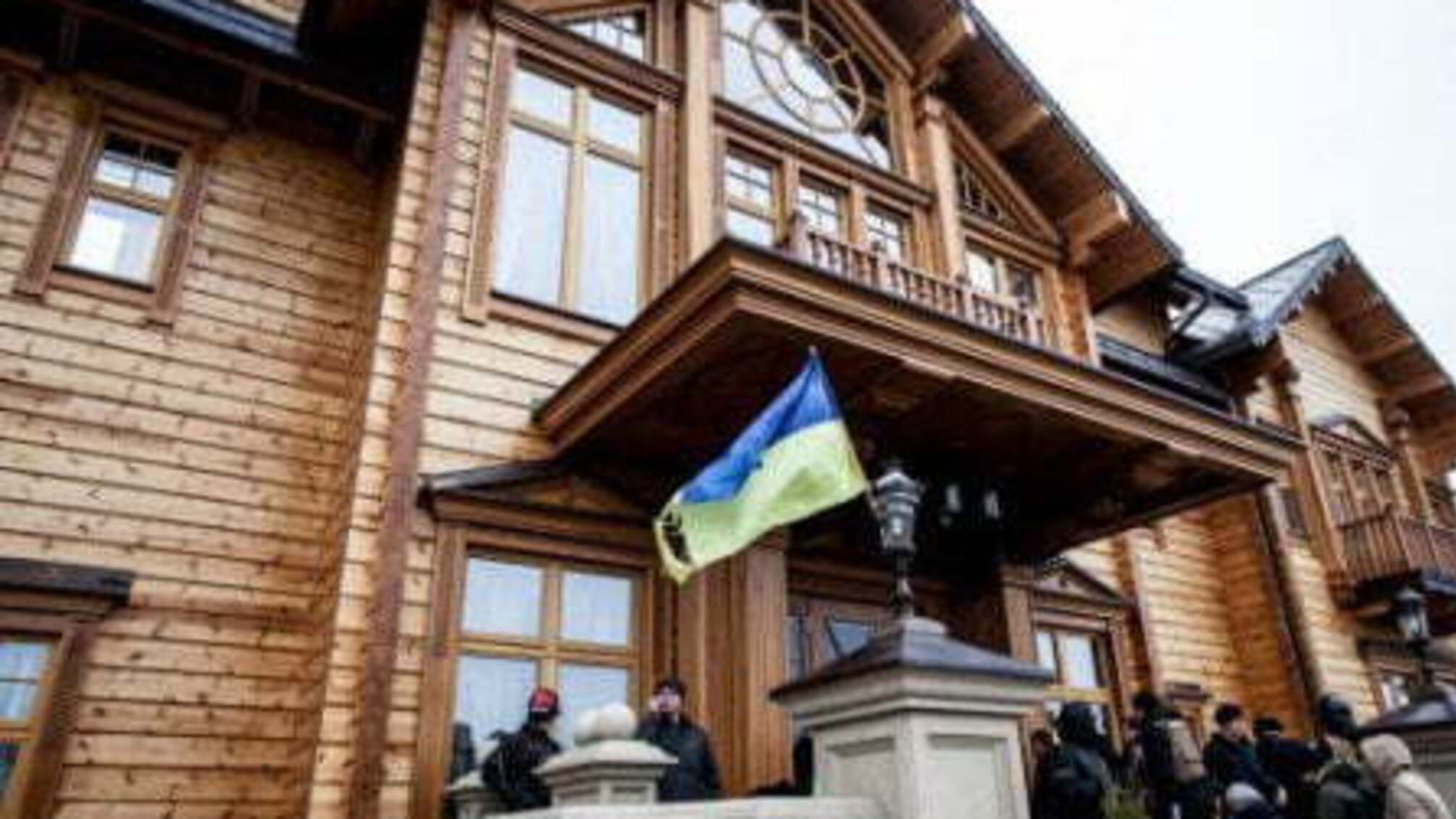 Малюська з командою віддають 'Межигір'я' 'своїм' людям – ЗМІ