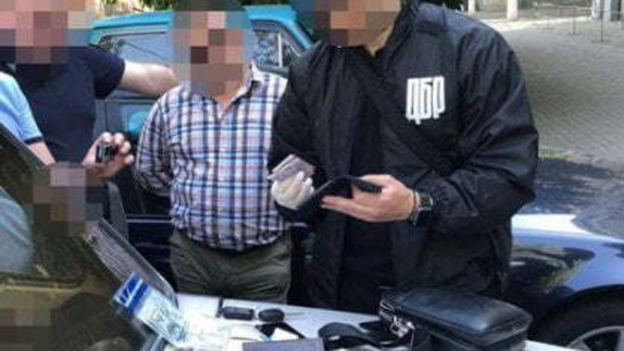 Співробітник СБУ вимагав хабар валютою та зерном3