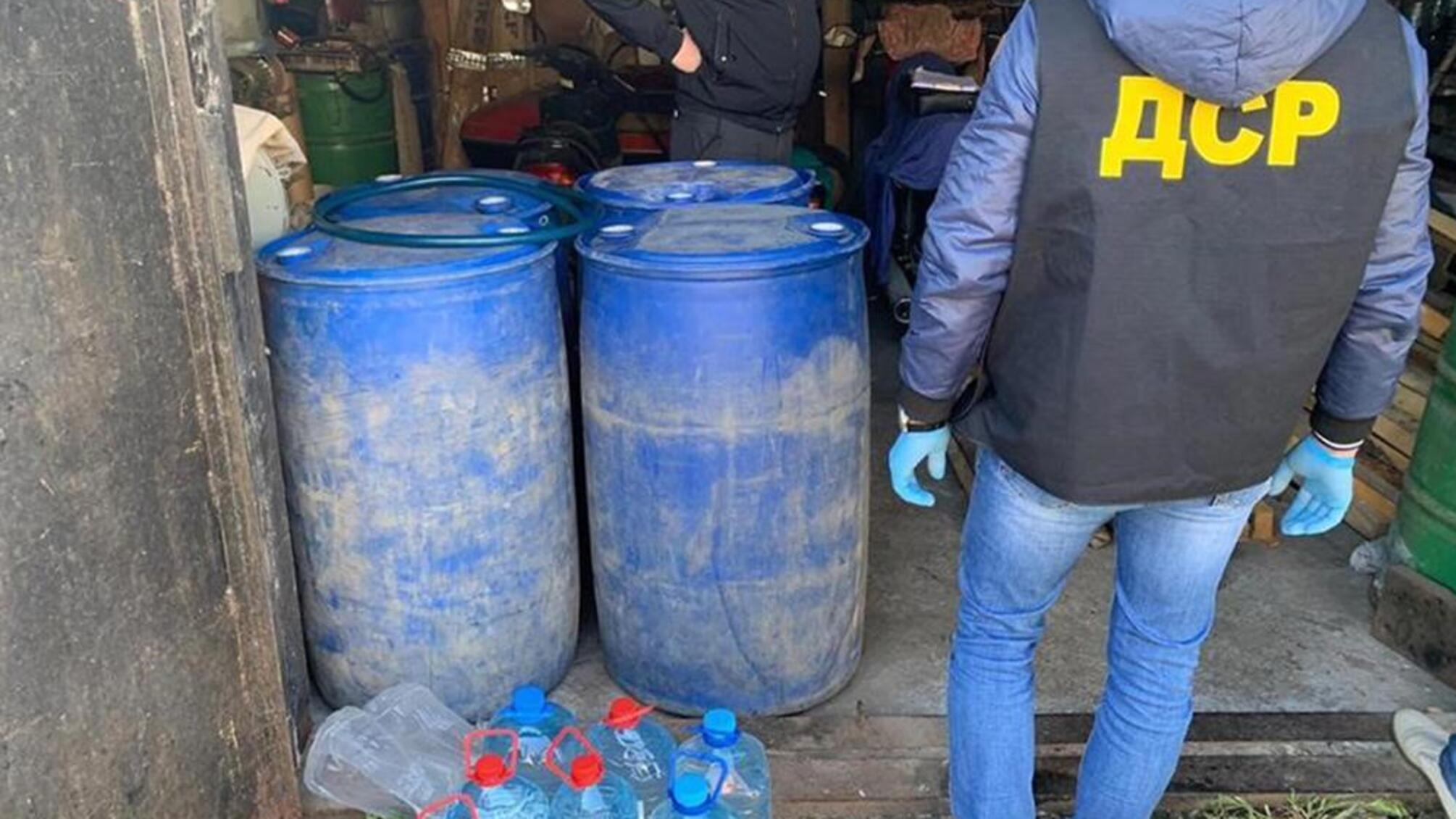 У Запоріжжі поліцейські вилучили з незаконного обігу спирт на суму понад 110 тисяч гривень