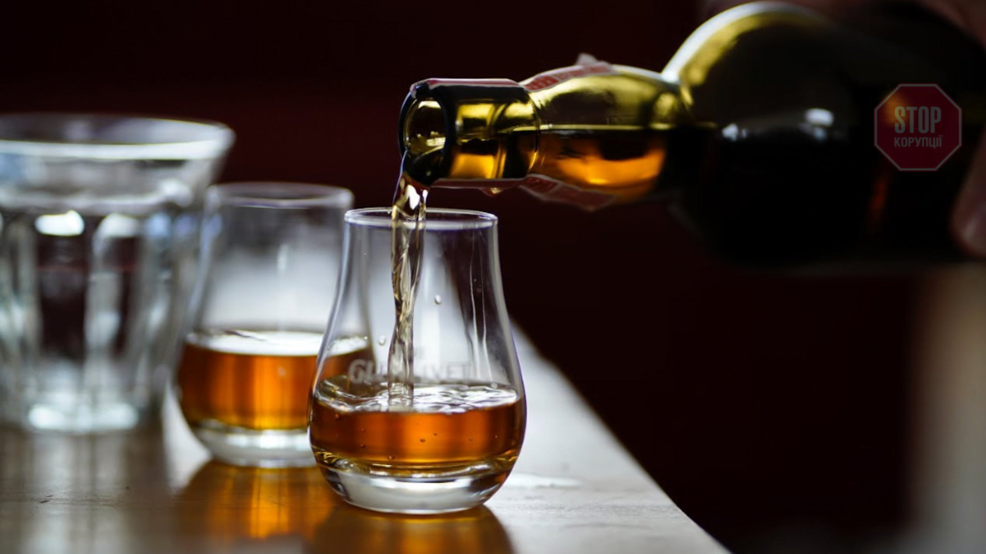 На Новому Львові троє людей випали з балкону