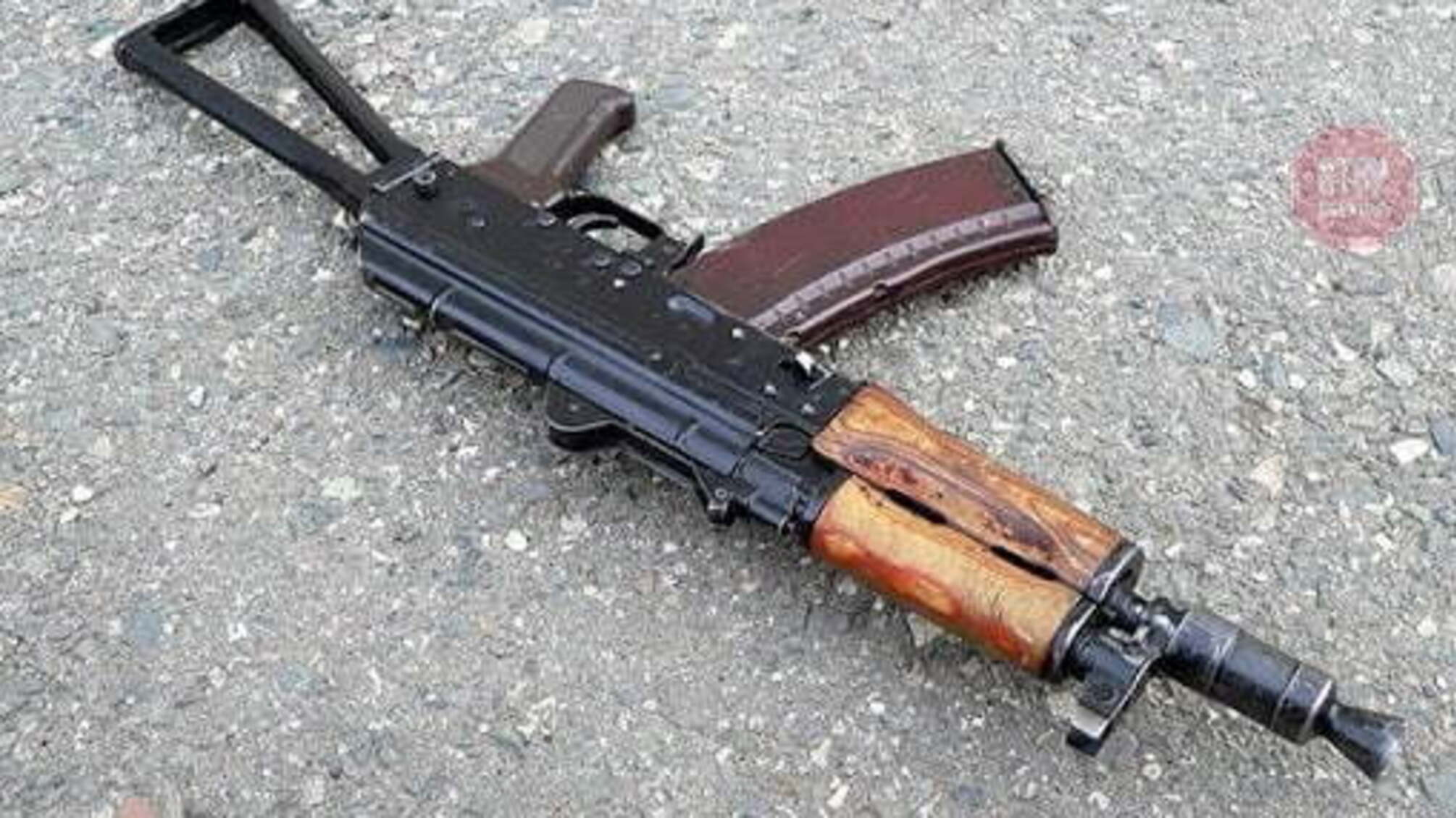 В Киевской области мужчина угрожал оружием в жилом доме (видео)