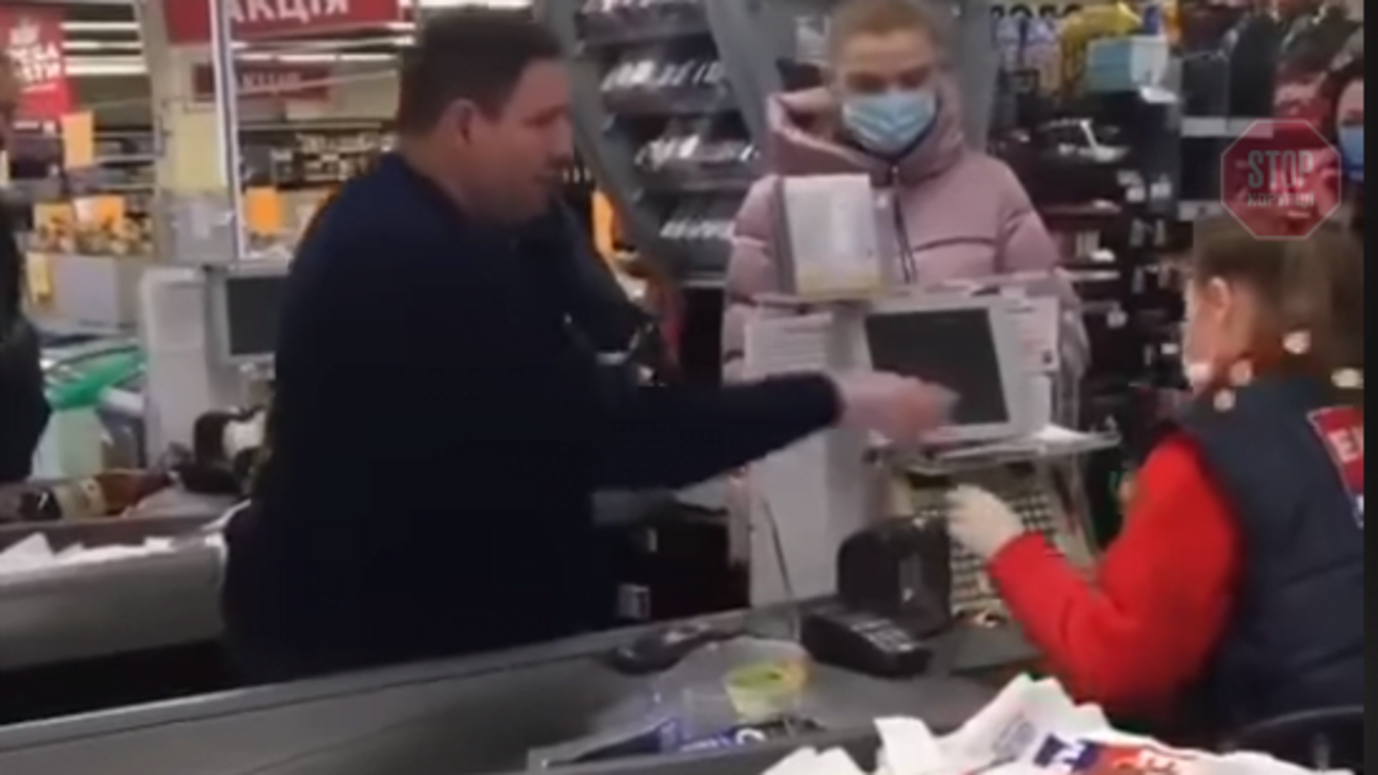 Геращенко розповів, як покарають чоловіка, який жбурнув монети в обличчя касиру супермаркету в Полтаві