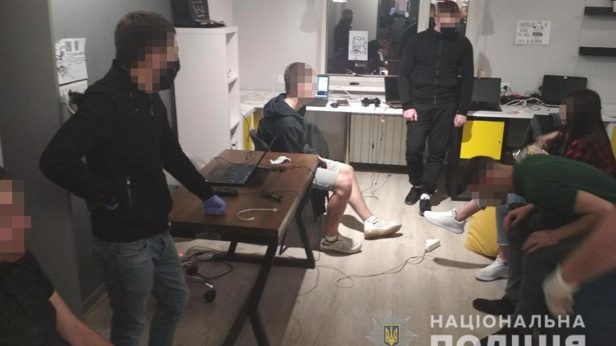 У Запоріжжі правоохоронці викрили шахрайський call-центр з прибутком понад ста тисяч гривень на тиждень