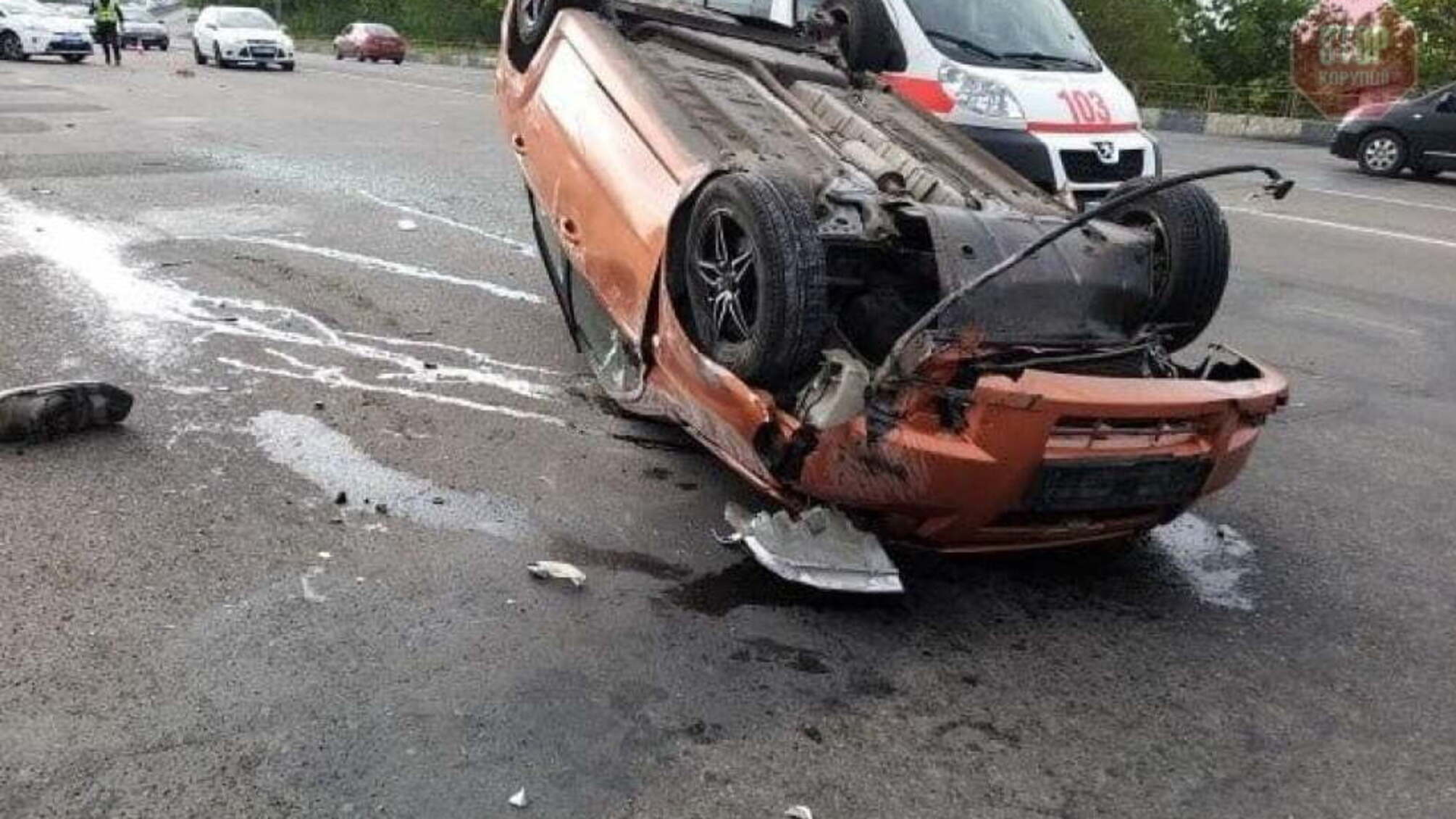 На Одещині перевернулось авто: жінку госпіталізували