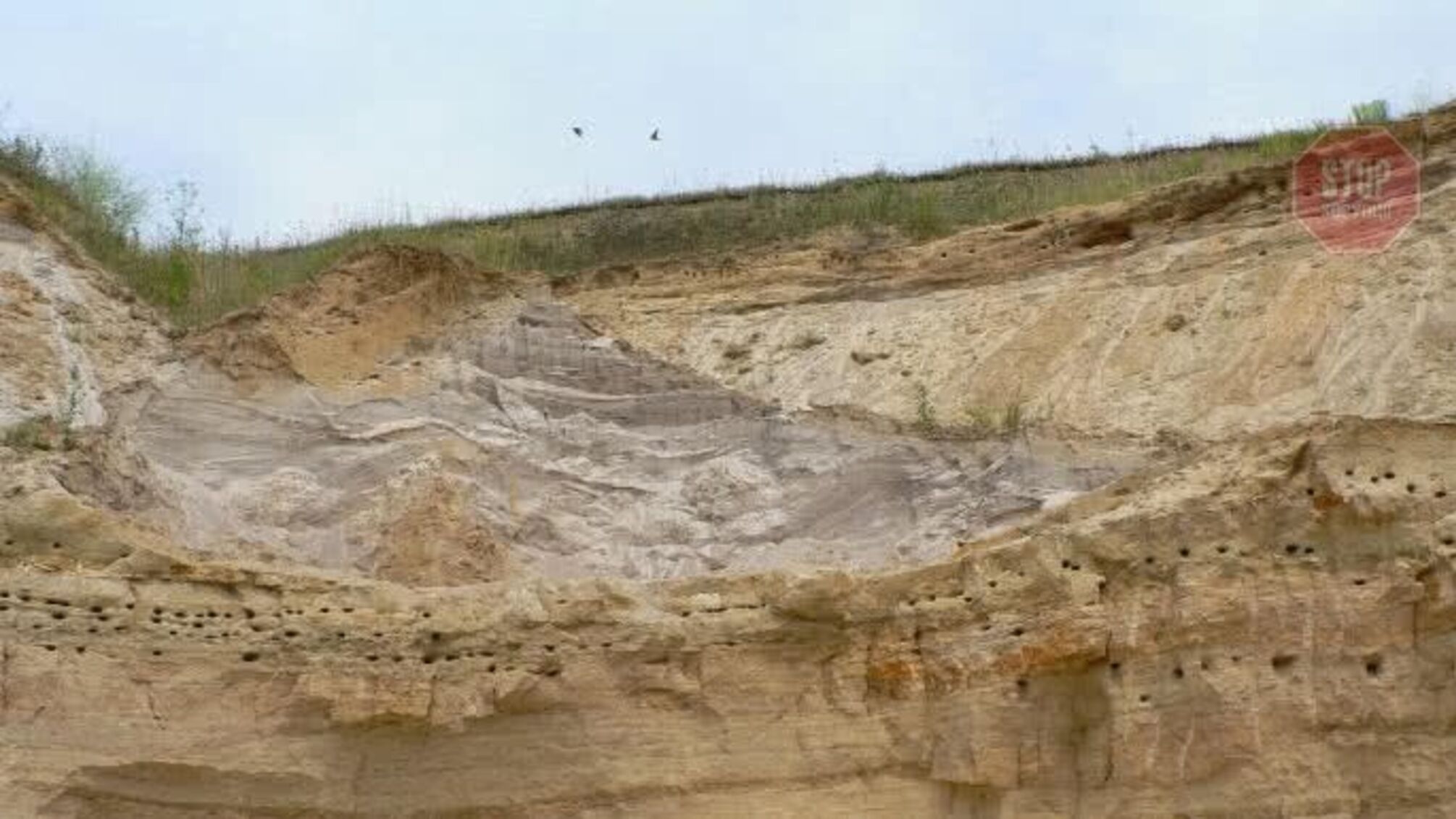 На Харківщині дівчинку насмерть засипало піском
