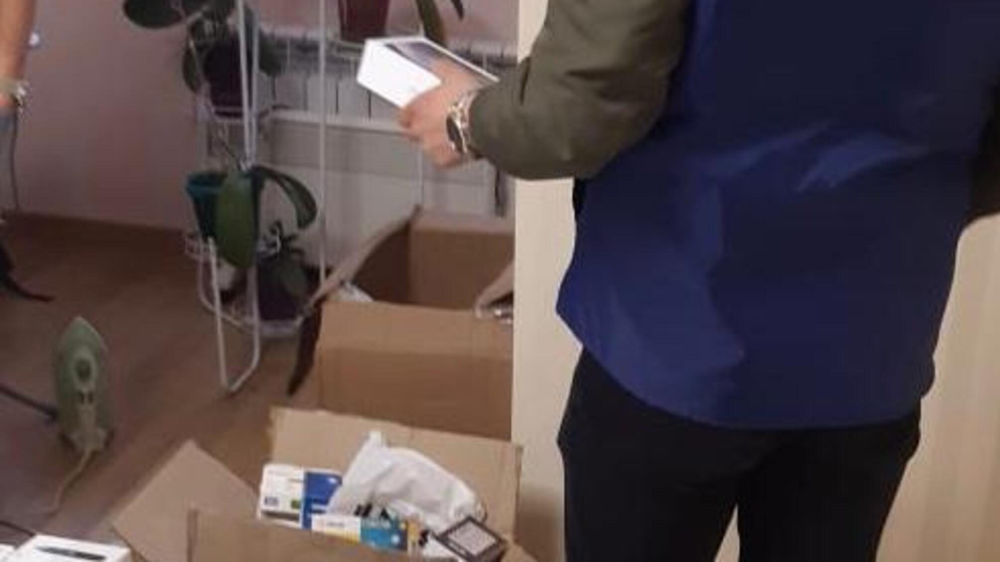 Кіберполіція затримала групу осіб за продаж фальсифікованої техніки відомої марки