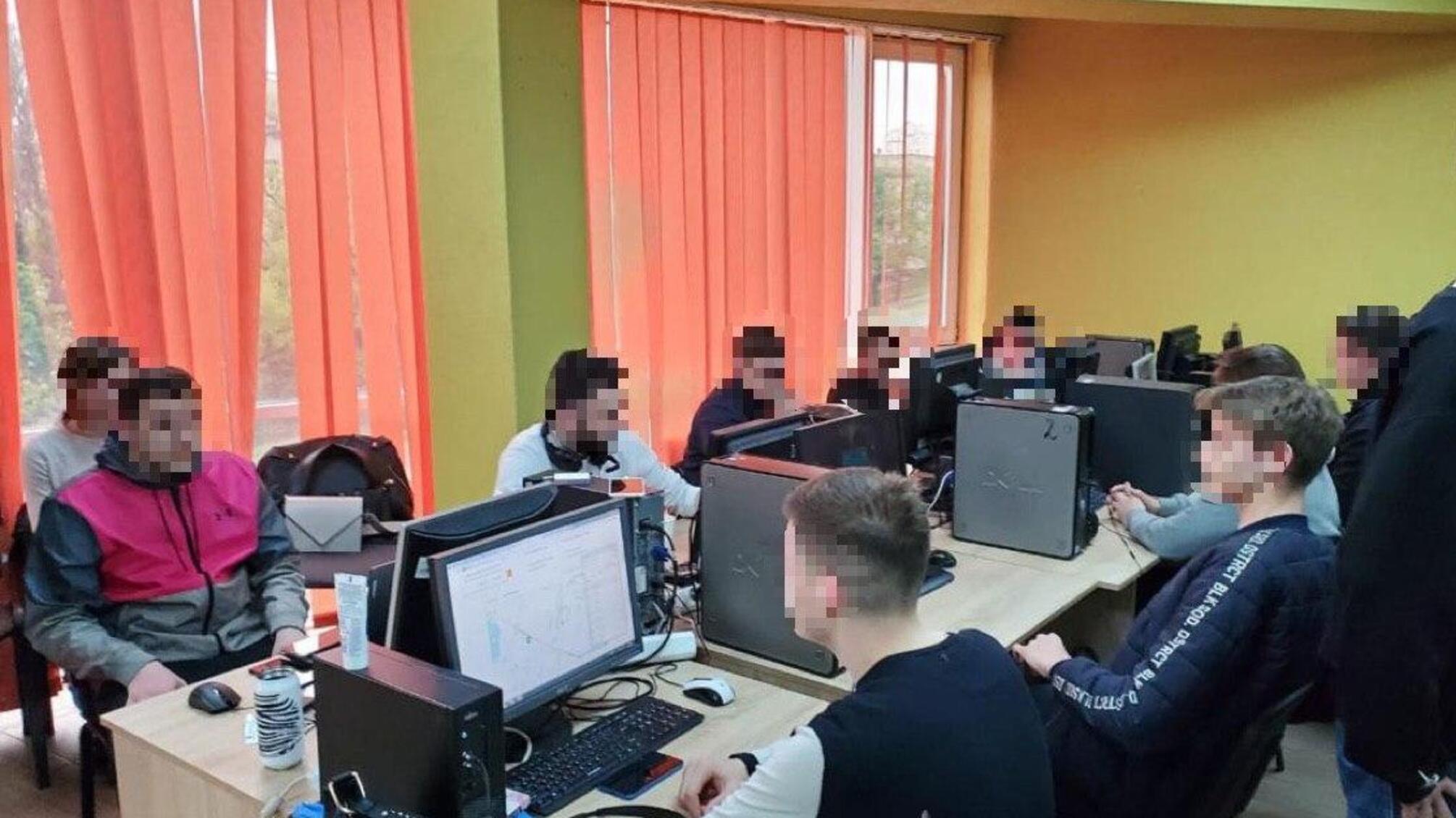 Кіберполіція викрила три шахрайські call-центри, що «маскувалися» під служби безпеки банків