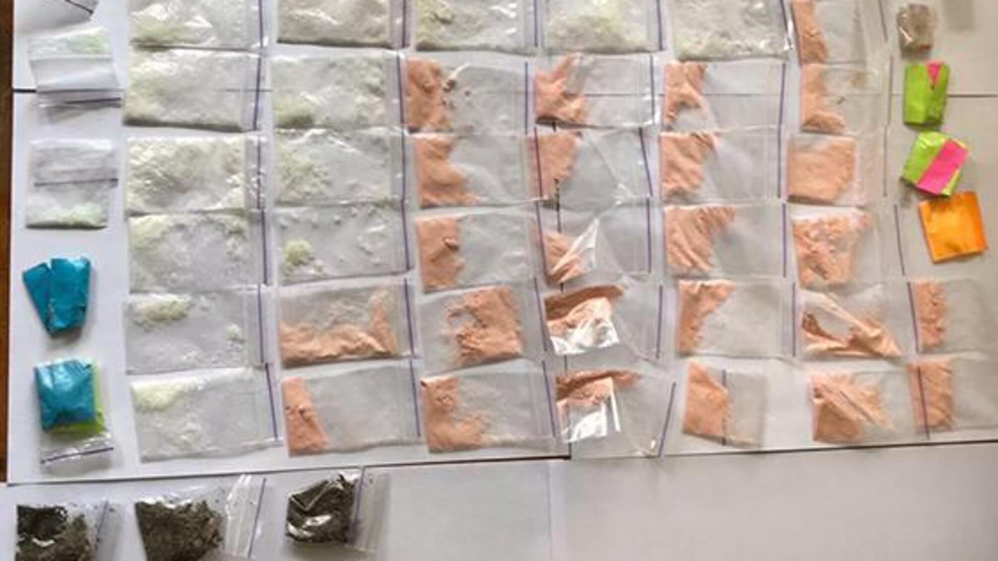 На Донеччині внутрішня безпека затримала поліцейського за хабарництво