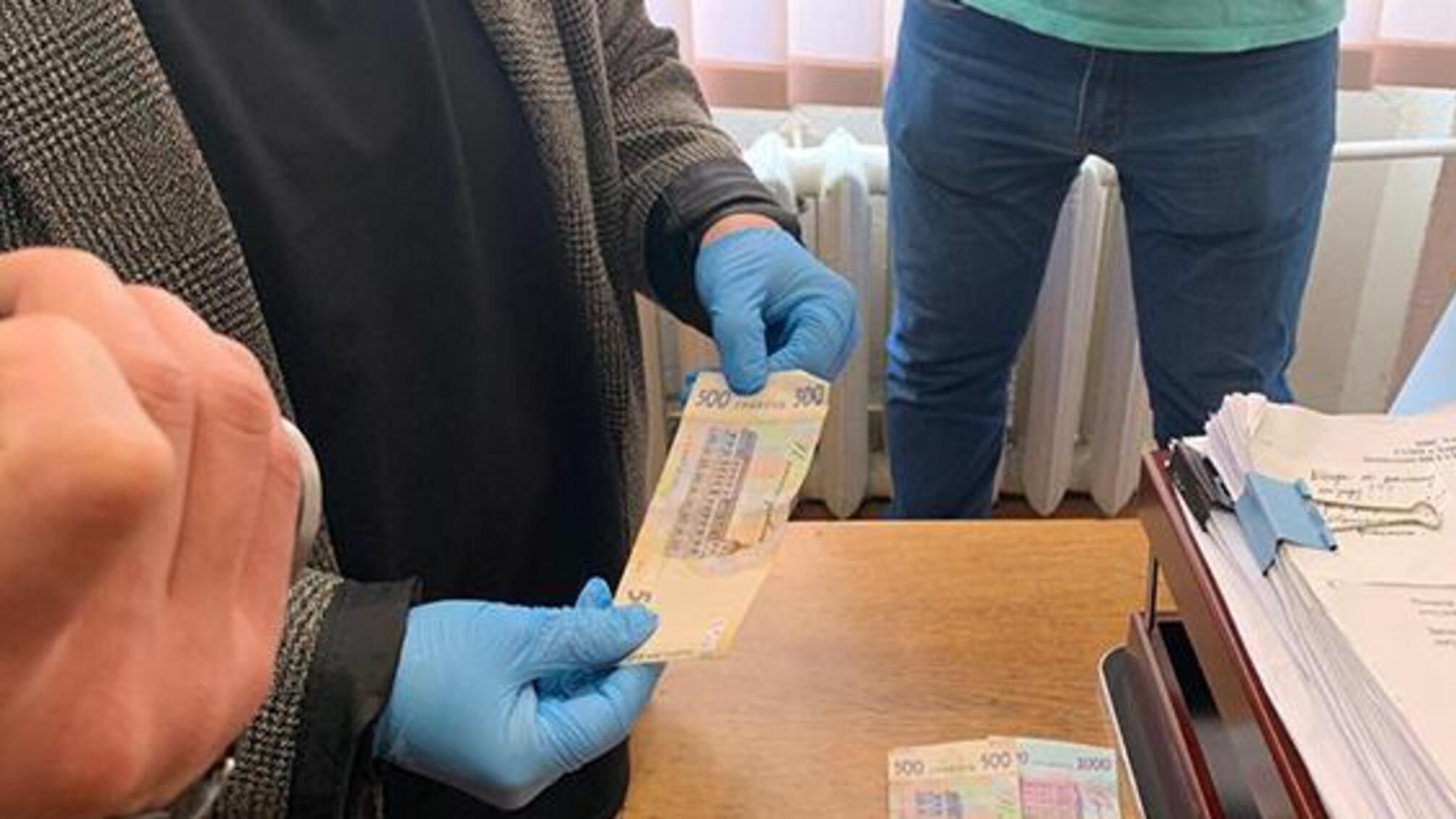 За спробу підкупу слідчого поліції внутрішня безпека затримала мешканку Харківської області