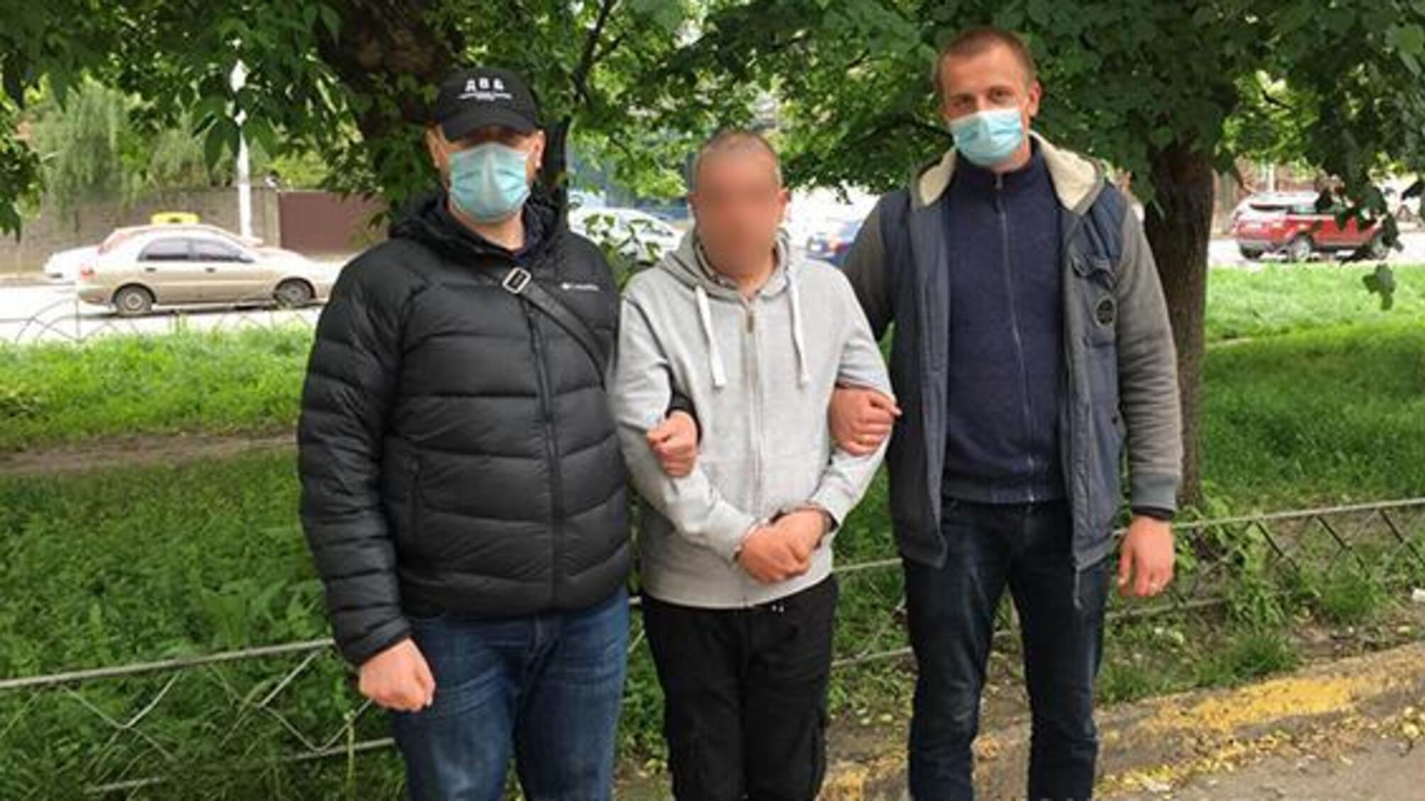 Внутрішня безпека поліції затримала розшукуваного псевдополіцейського