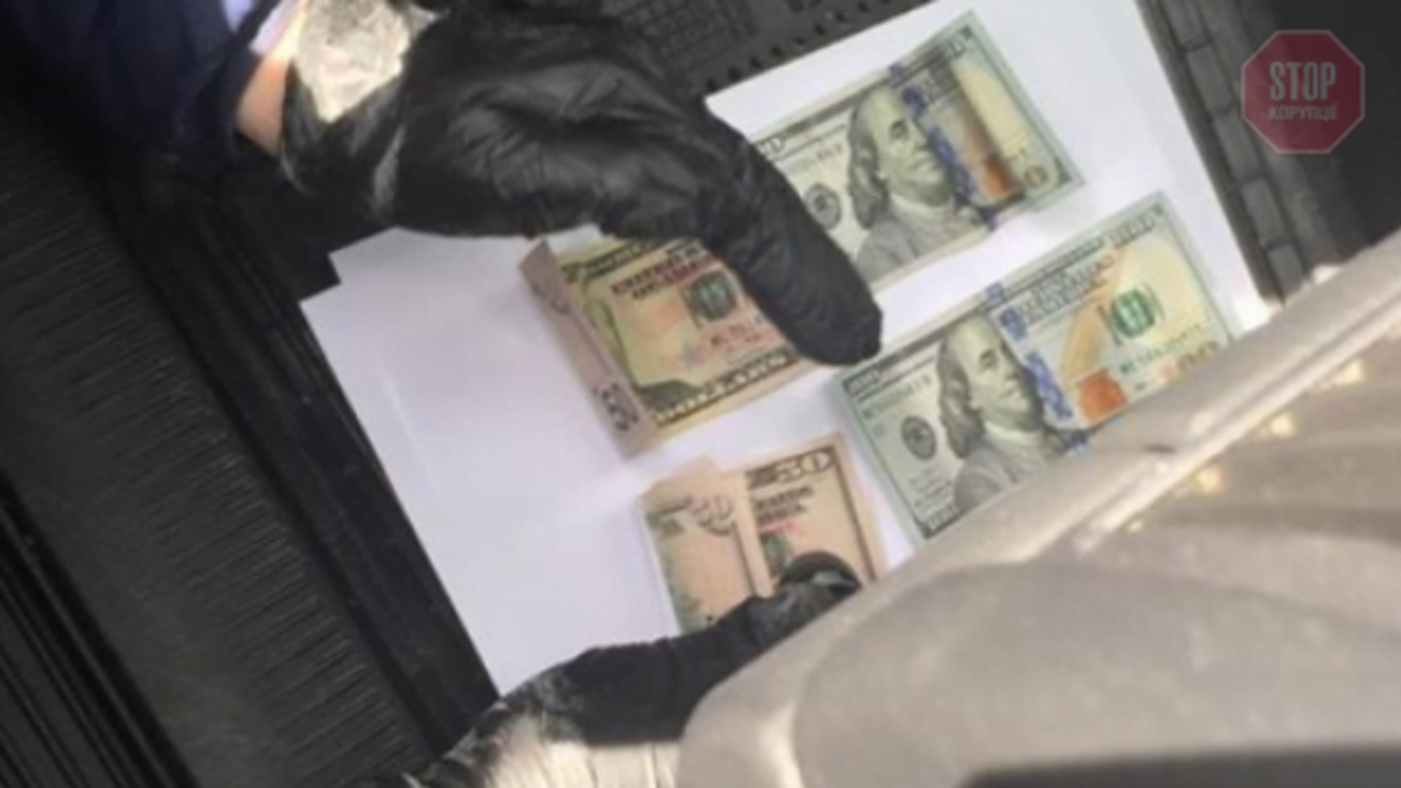 У Тернопільській області СБУ спіймала на доларовому хабарі керівника сектору поліції (фото)