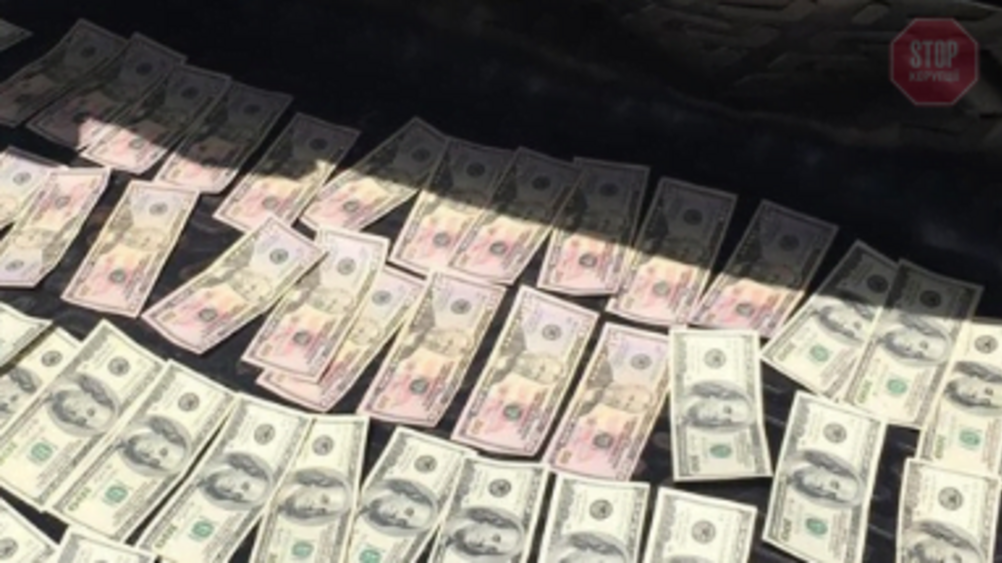 У Києві затримано приватного виконавця на хабарі (фото)