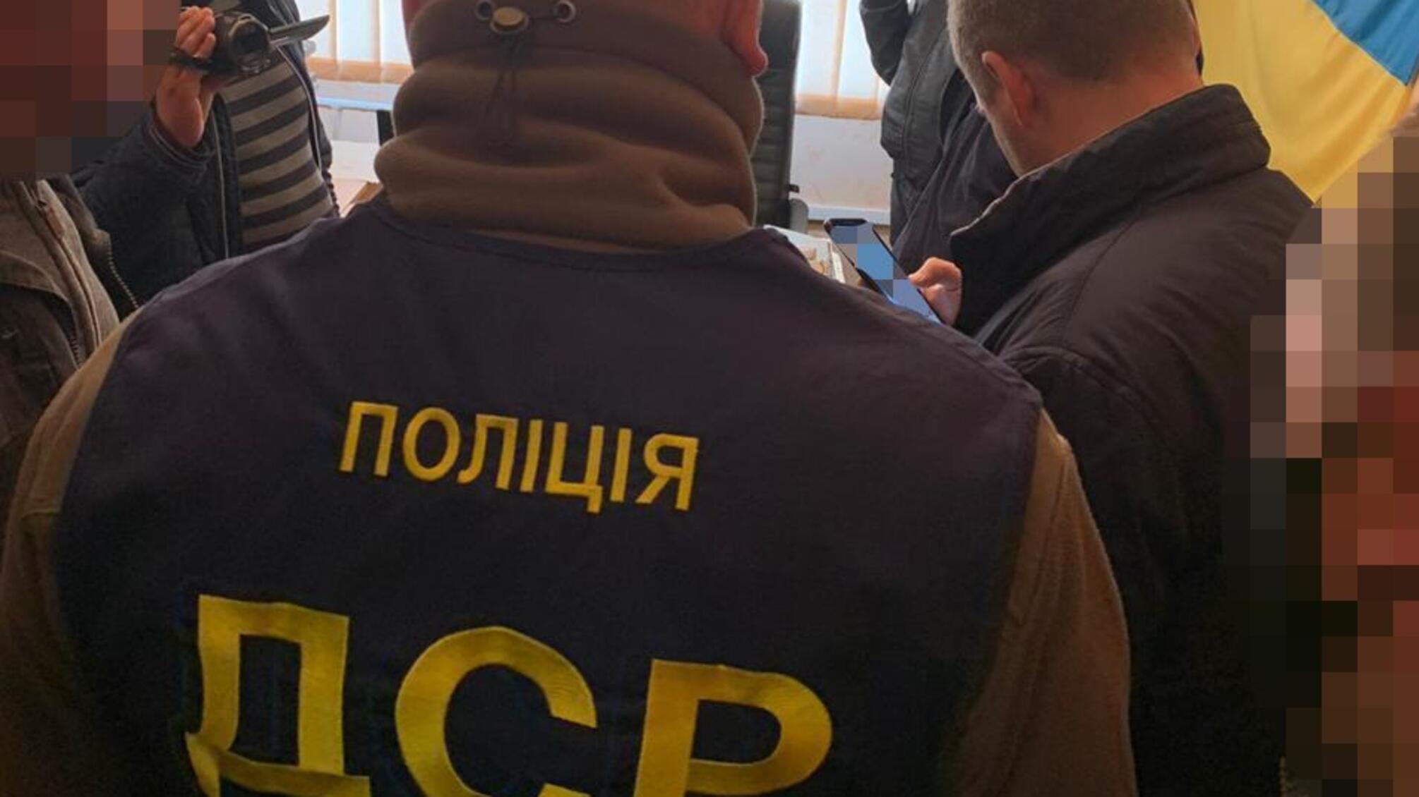 На Житомирщині поліцейські затримали працівника фіскальної служби з  12 000 доларів США хабара