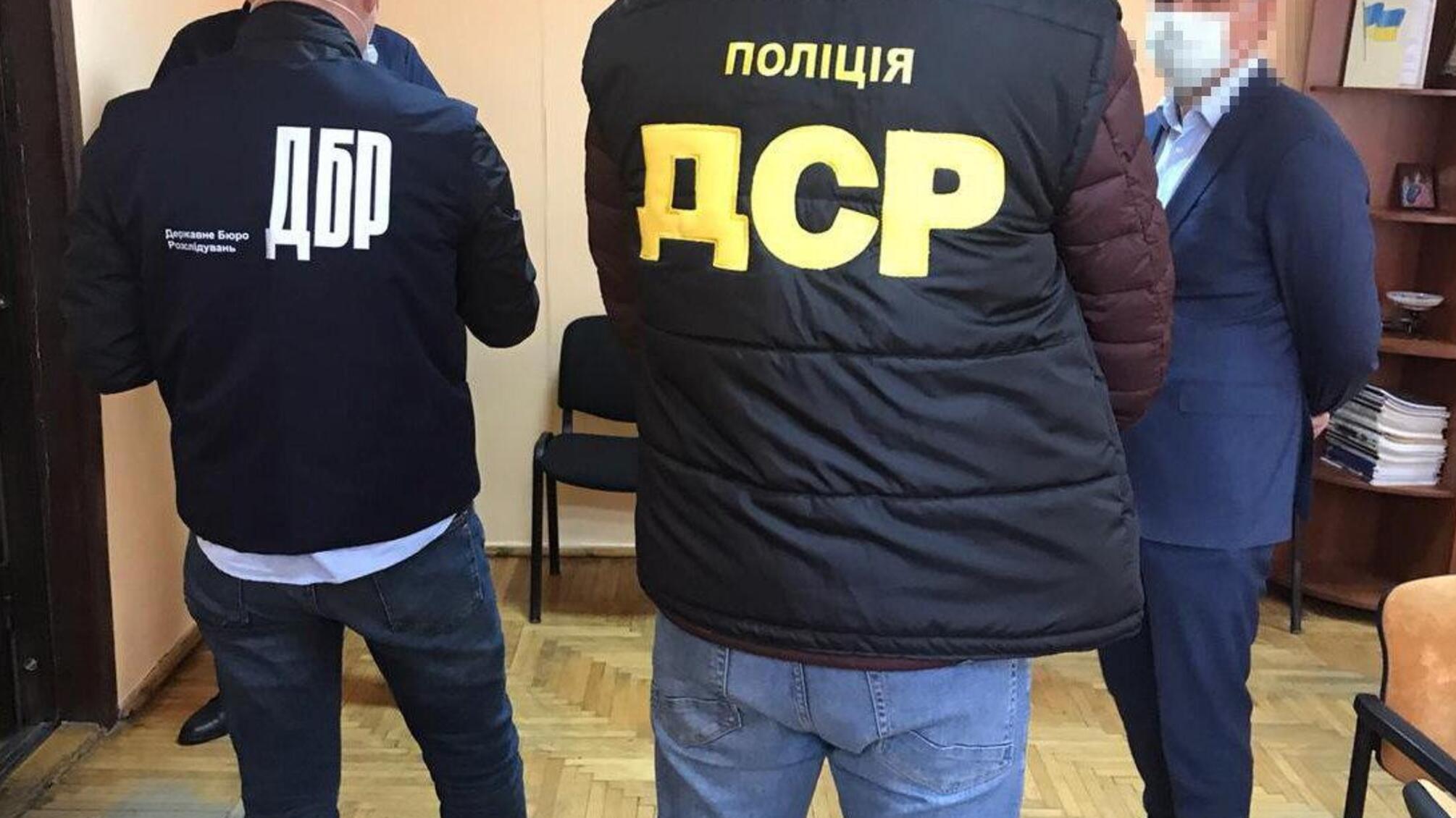 Поліцейські викрили у хабарництві керівника закарпатського підрозділу Антимонопольного комітету