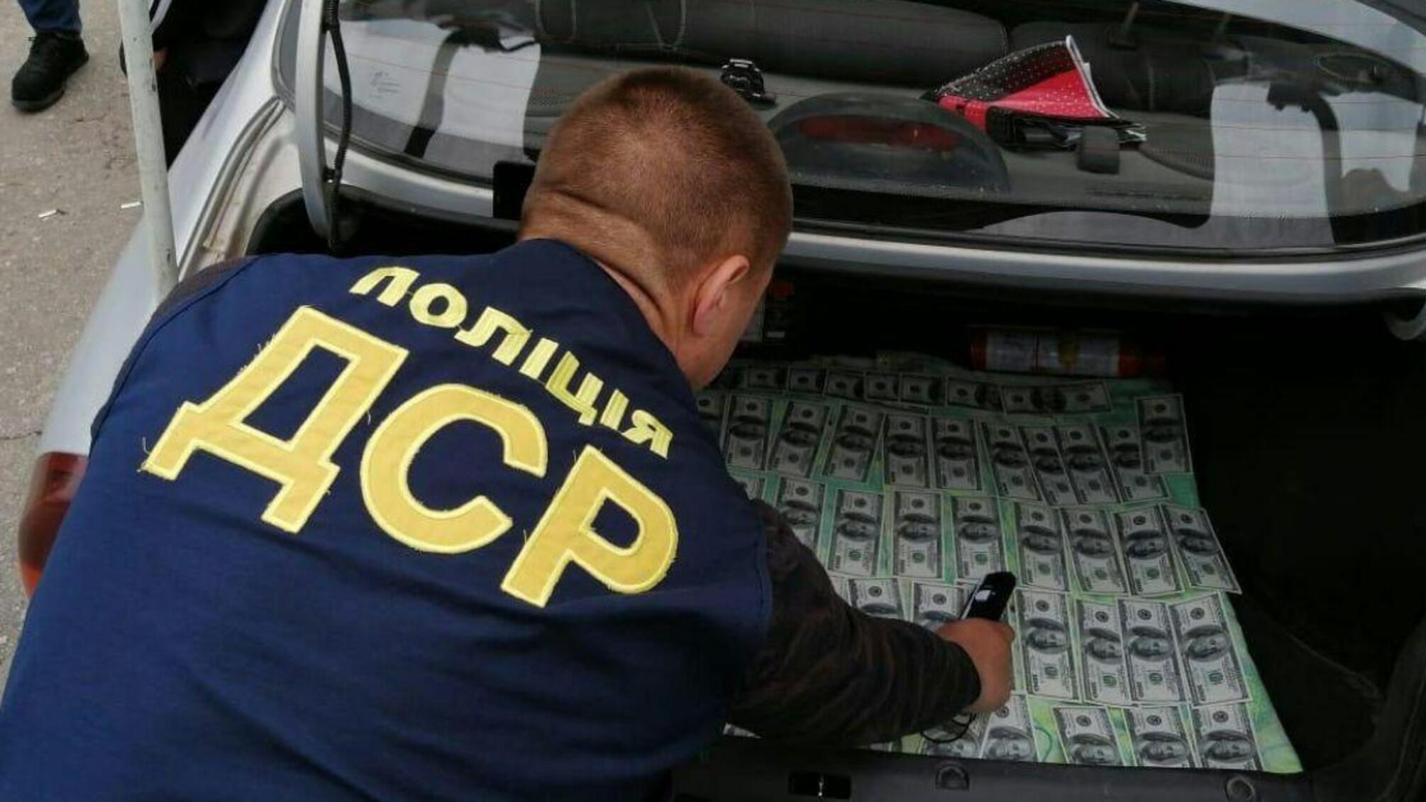 На Кіровоградщині поліція затримала сільського голову за вимагання 14 тисяч доларів США хабаря