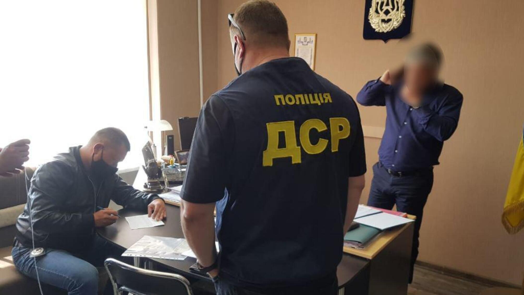 В Херсоні поліцейські викрили на хабарі керівника одного з управлінь центрального органу виконавчої влади