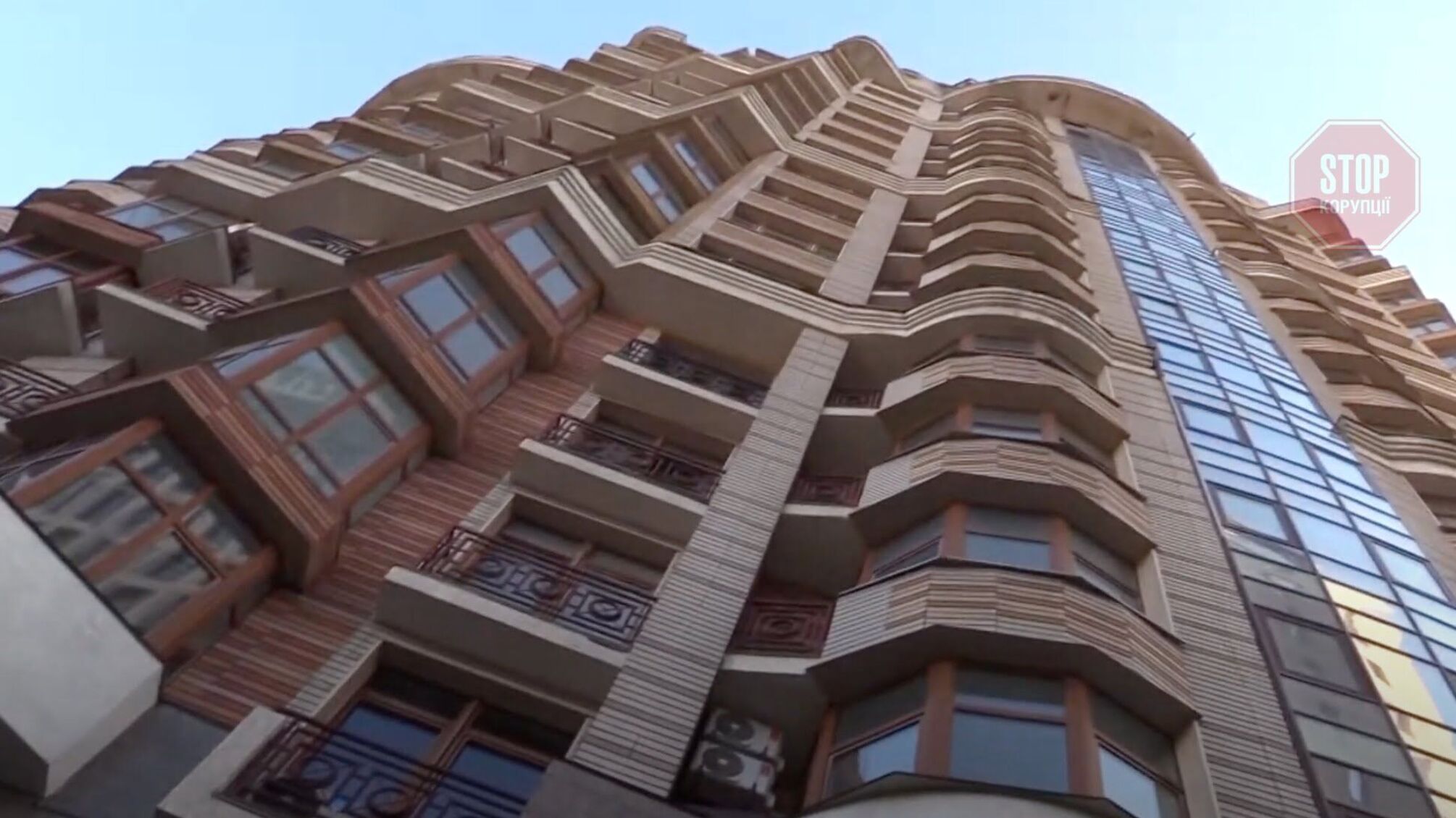 Міністр Криклій живе у незадекларованій квартирі та їздить на позашляховику дружини (фото)