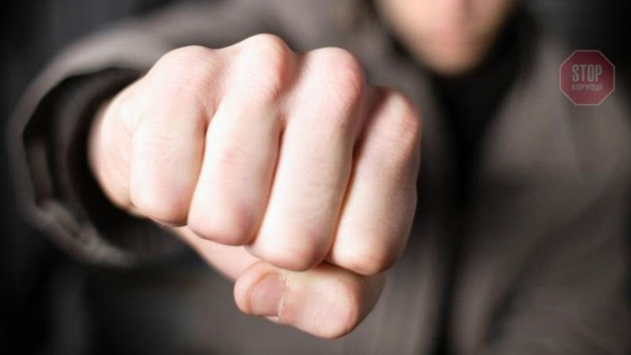 На Миколаївщині чоловік побив свого знайомого та переламав ніс правоохоронцю