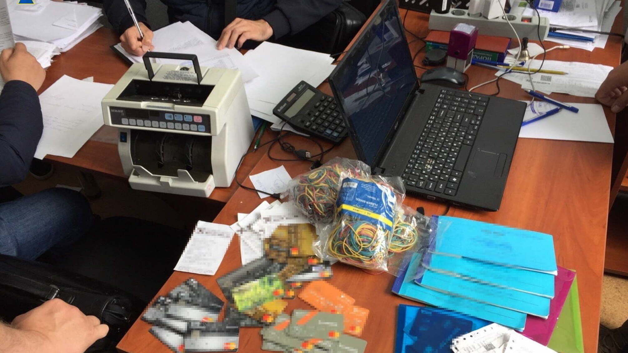 СБУ припинила діяльність міжрегіонального конвертцентру, який обслуговував експортерів сільгосппродукції