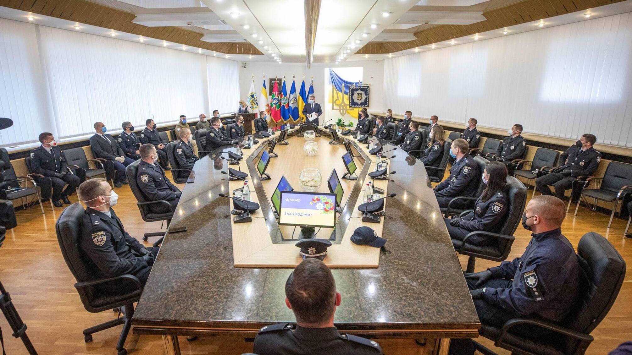 Арсен Аваков нагородив поліцейських, які викрили масштабну організовану групу наркоторговців