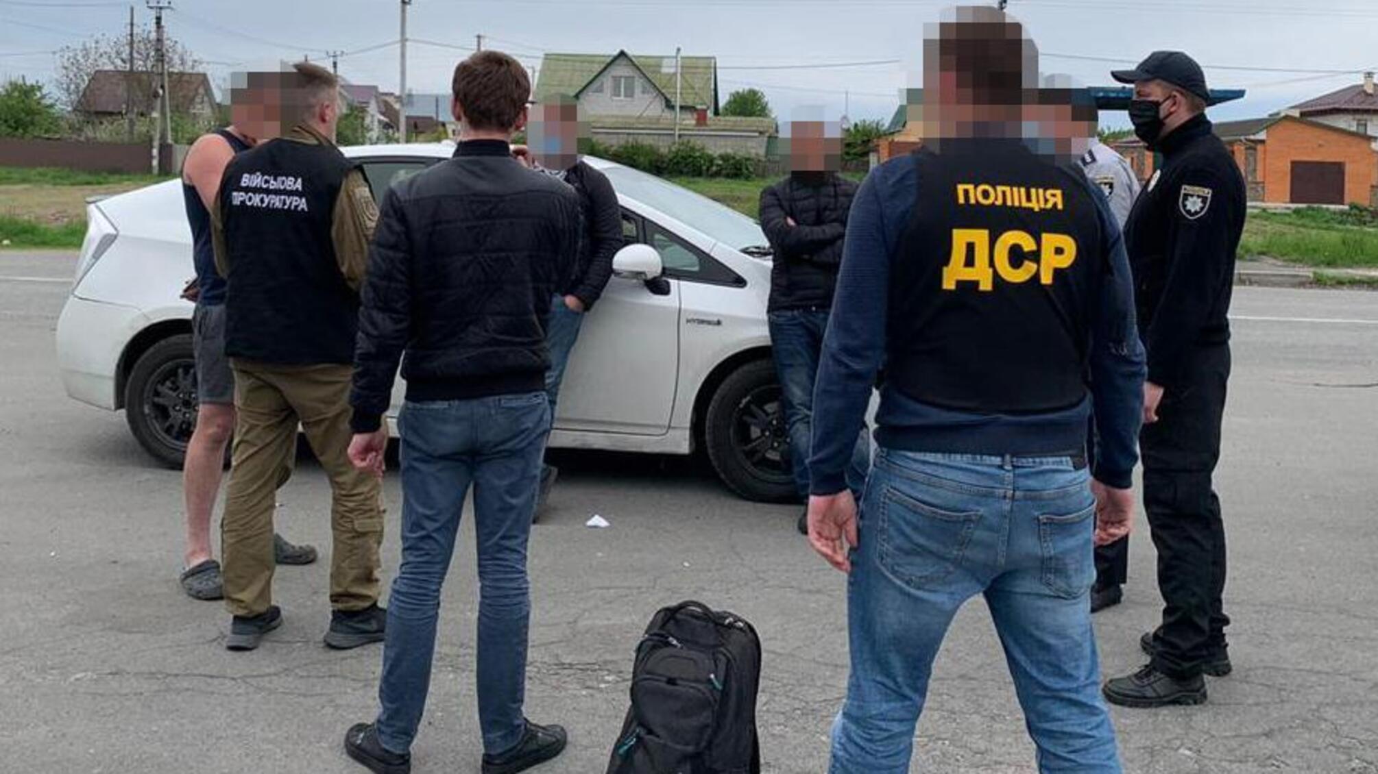 Поліцейські затримали військових за привласнення майна на мільйони гривень
