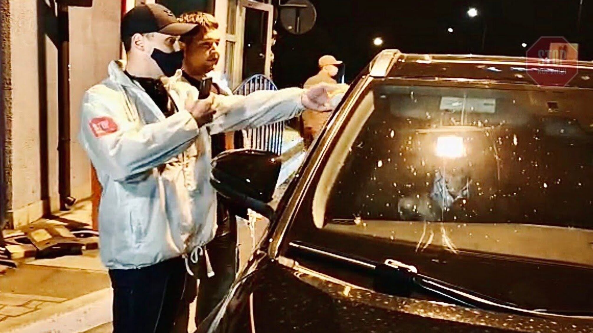 Щоб пам‘ятав про УДП: на Одещині активісти вручили міністру Криклію несподіванний подарунок (відео)